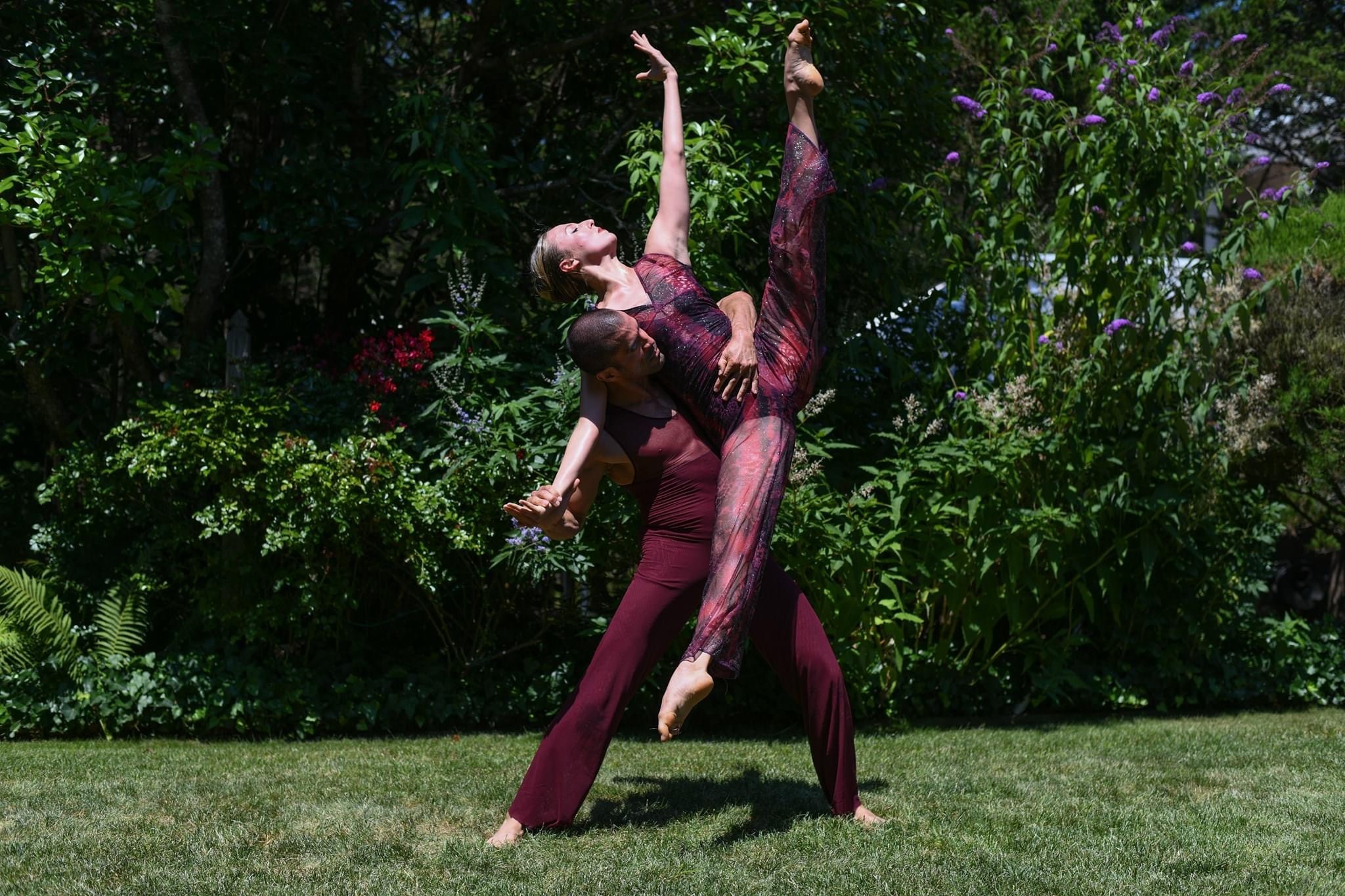 Amanda Selwyn Dance Theatre will present “Green Afternoon IX,” an excerpt from “Threads,” on August 6 at a private home in East Hampton. NIR ARIELA