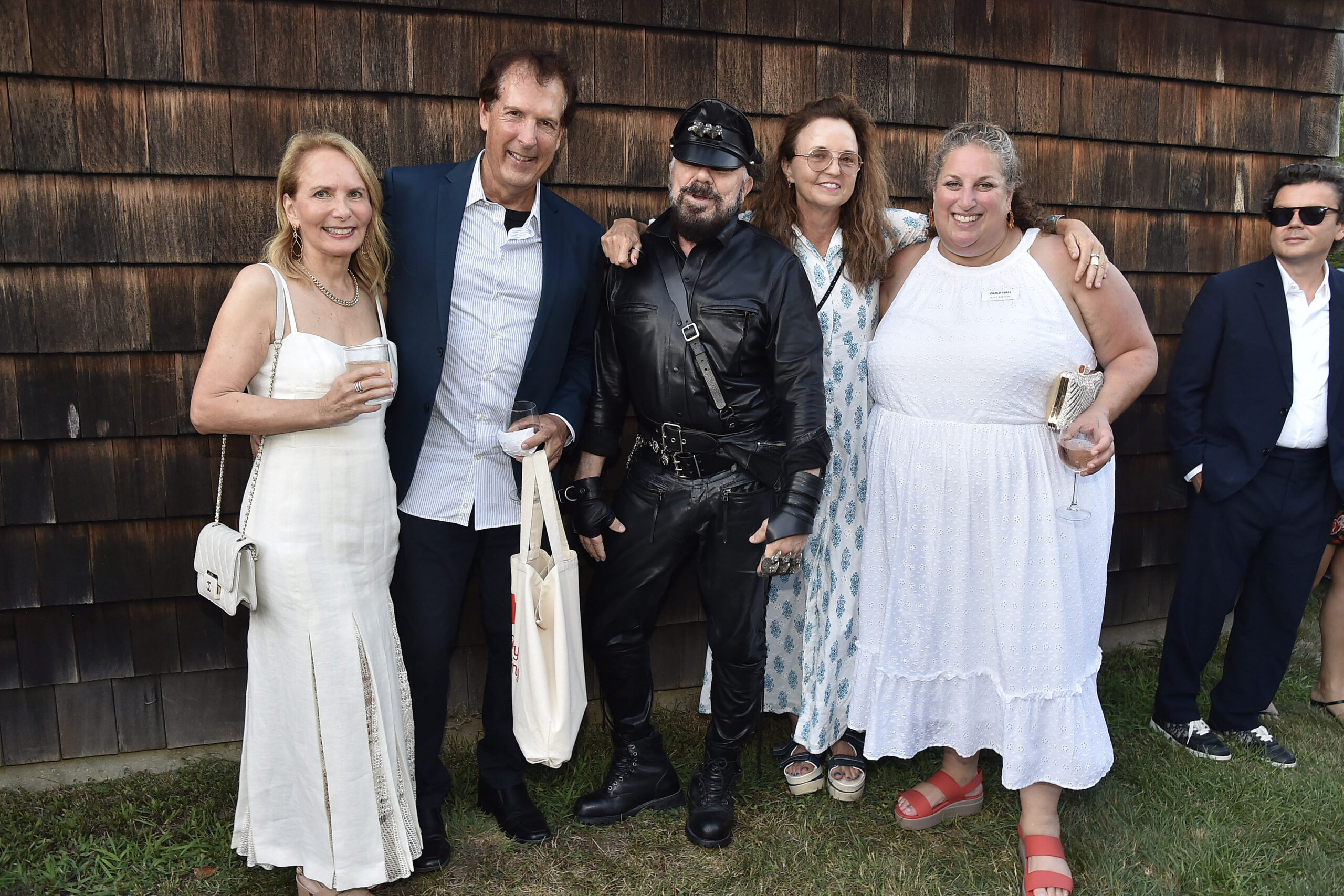 Susan Jacobson, Jan Juran, Peter Marino, Alice Hope, Amy Kirwin and, at right, Jean-Michel Othoniel at Guild Hall's Summer Gala on August 19. © PATRICK MCMULLAN