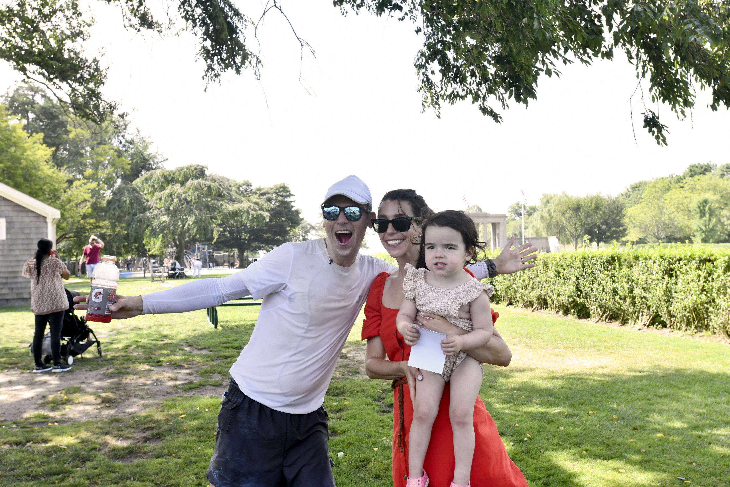 Oz Pearlman stops briefly in Southampton Village on August 4, to visit with his Elisa Rosen and daughter Esme on his way from Montauk to Times Square.  DANA SHAW