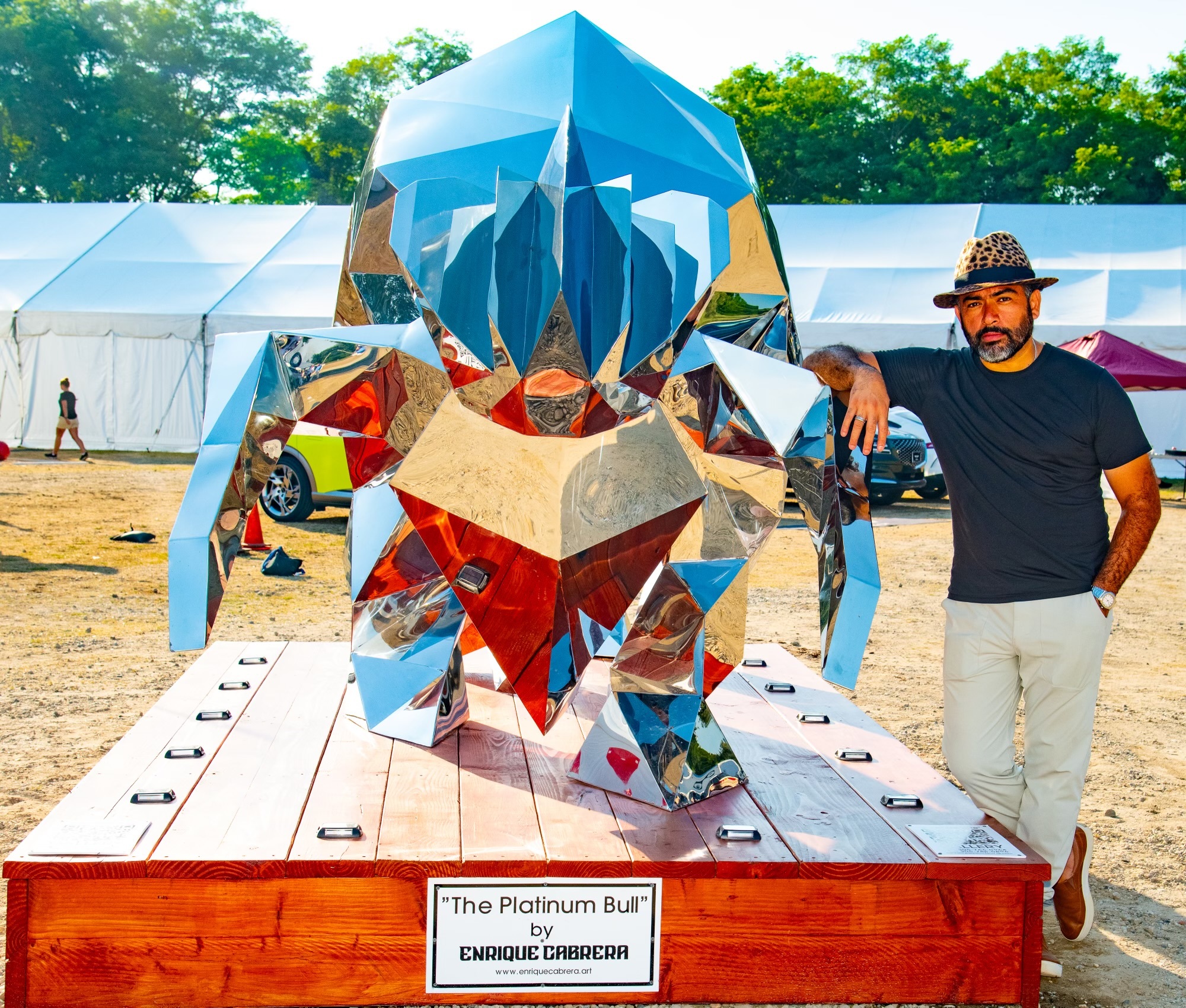 Enrique Cabrera with his stainless steel sculpture 