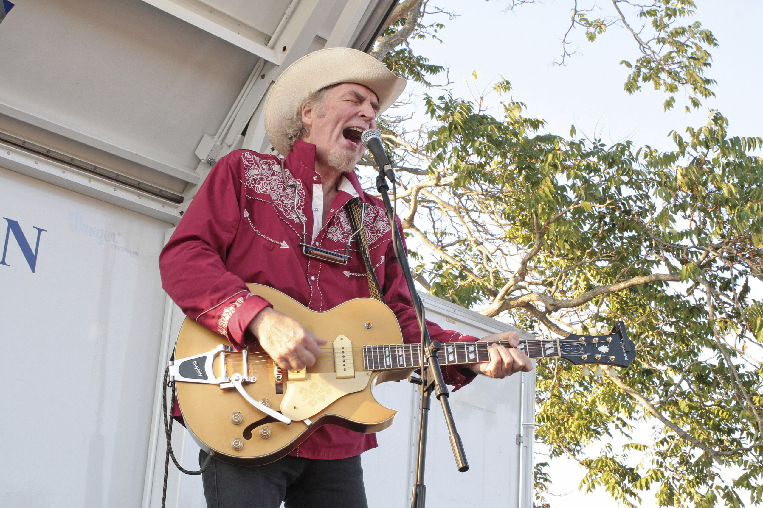 Gene Casey and The Lone Sharks perform in Steinbeck Park.