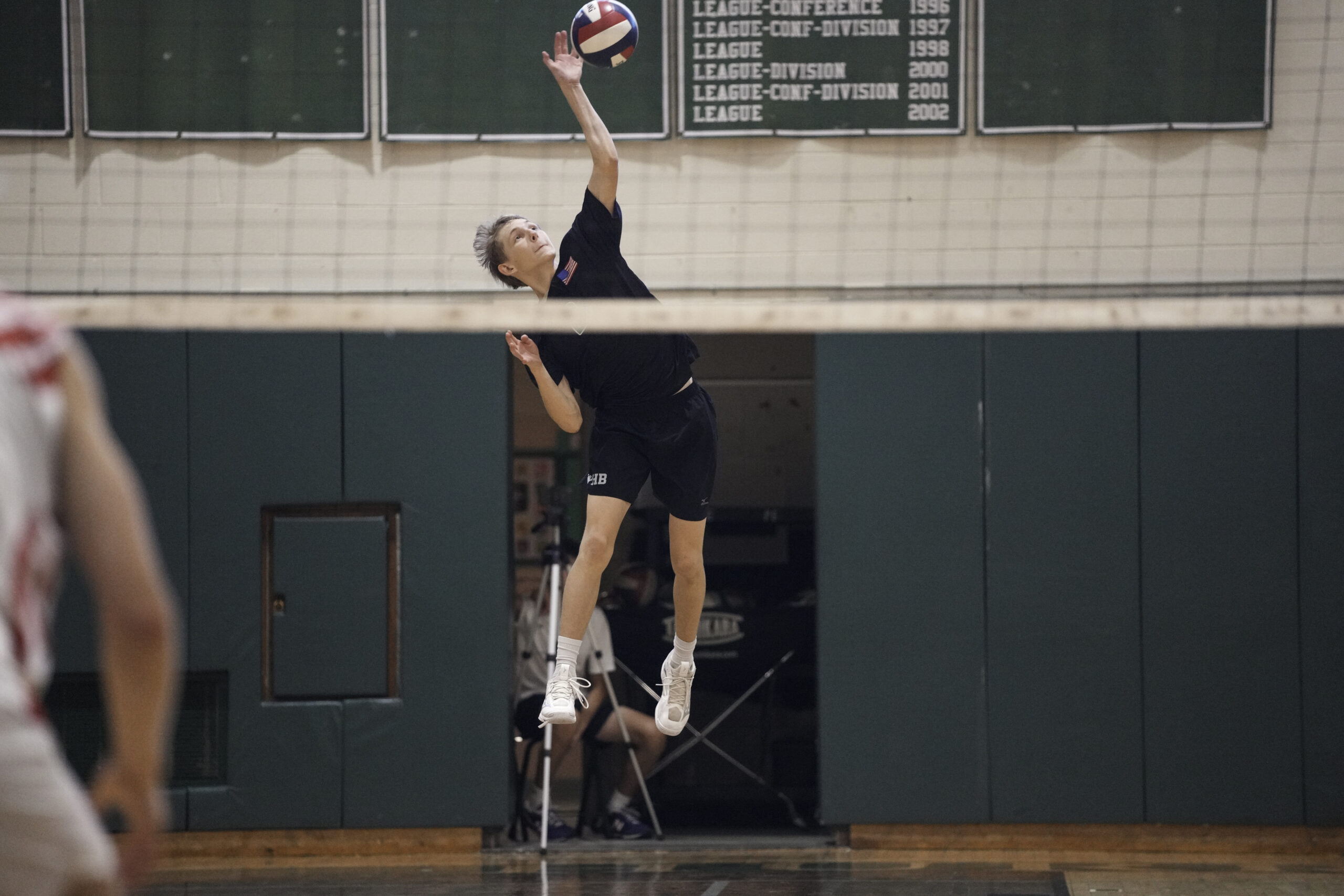 Junior setter Casey Sidor serves. RON ESPOSITO