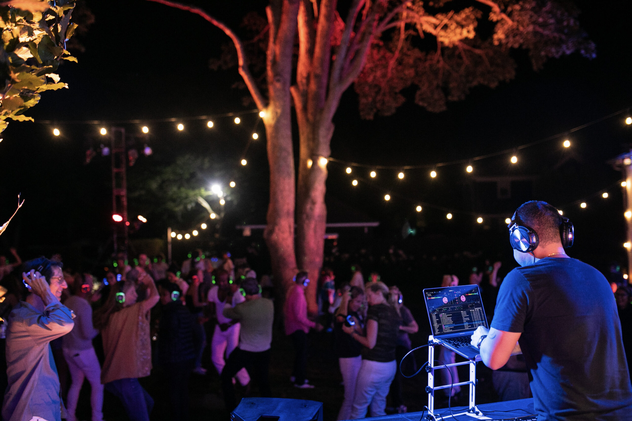 Quiet event DJ at Guild Hall's Silent Dance Party. © JESSICA DALENE PHOTOGRAPHY