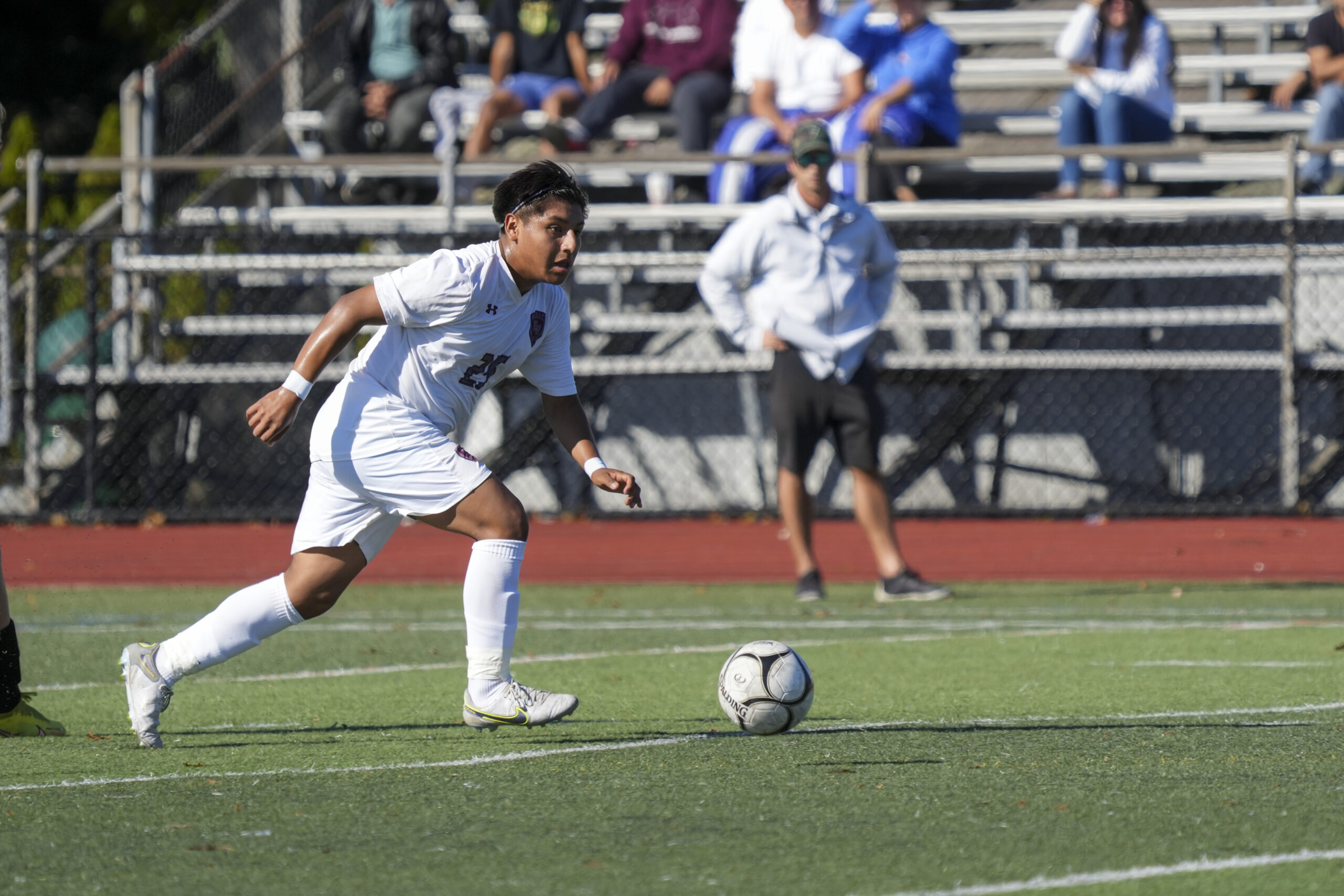 East Hampton junior Christopher Guallpa looks upfield.    RON ESPOSITO