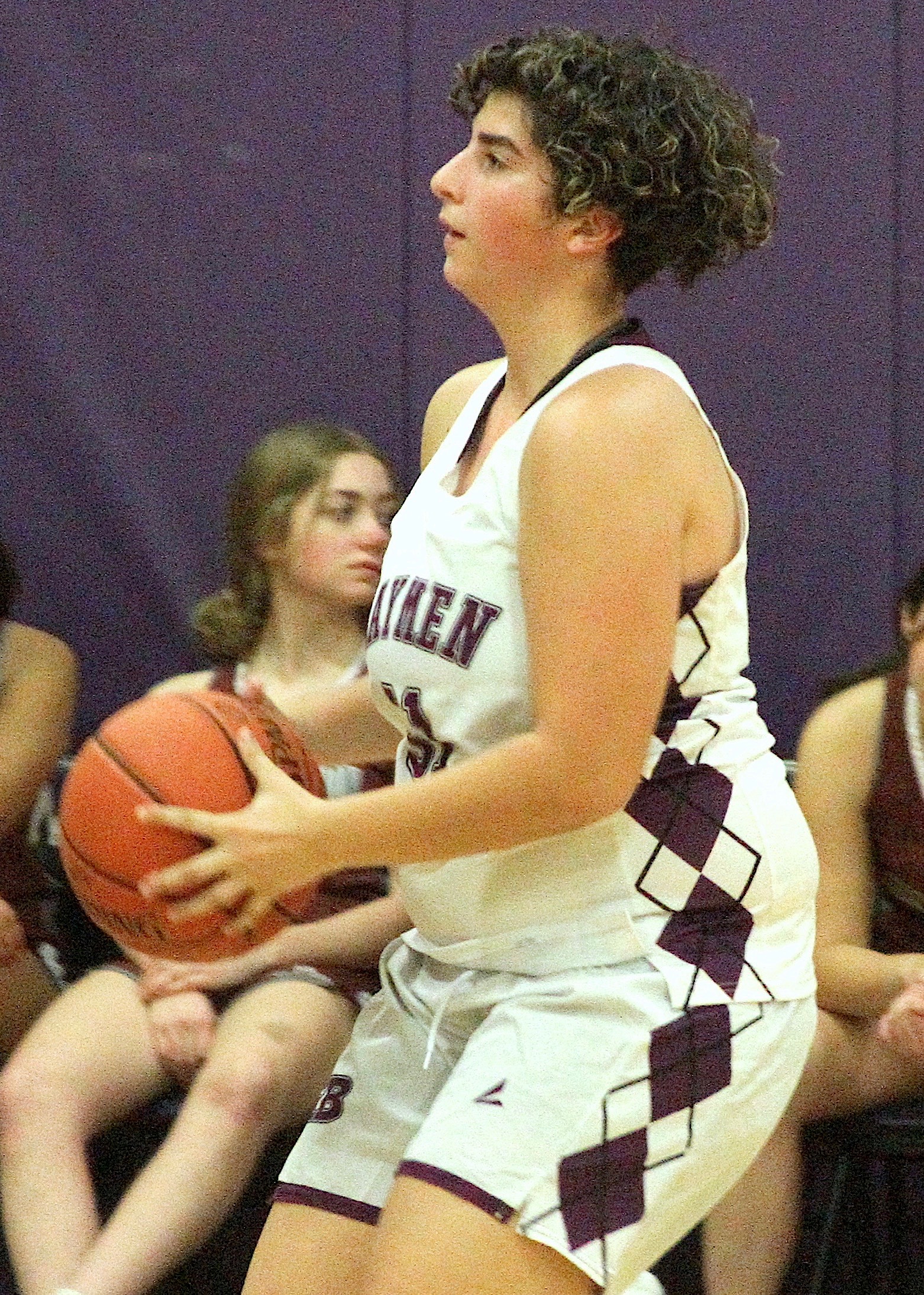 Junior shooting forward and guard Jordyn Heaney plants her feet to shoot. DESIRÉE KEEGAN