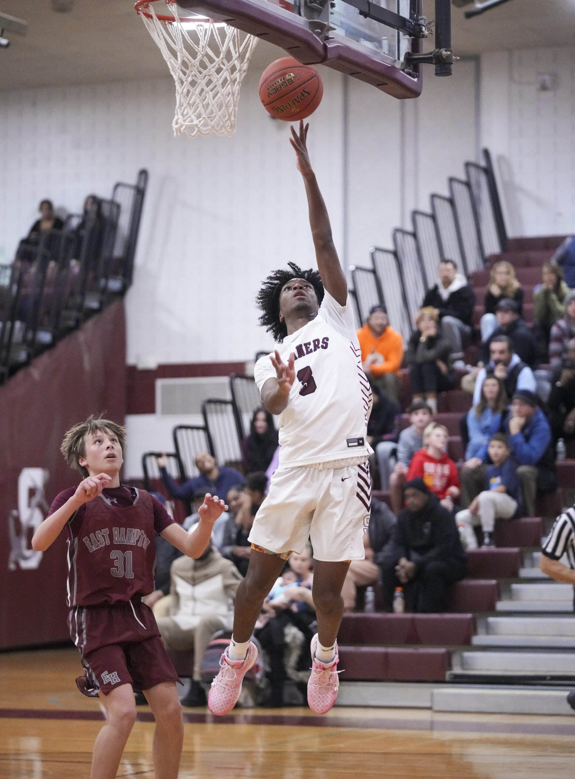 Southampton's Derek Reed scored 39 points in the finals of the Mariner Holiday Classic on Saturday night.    RON ESPOSITO