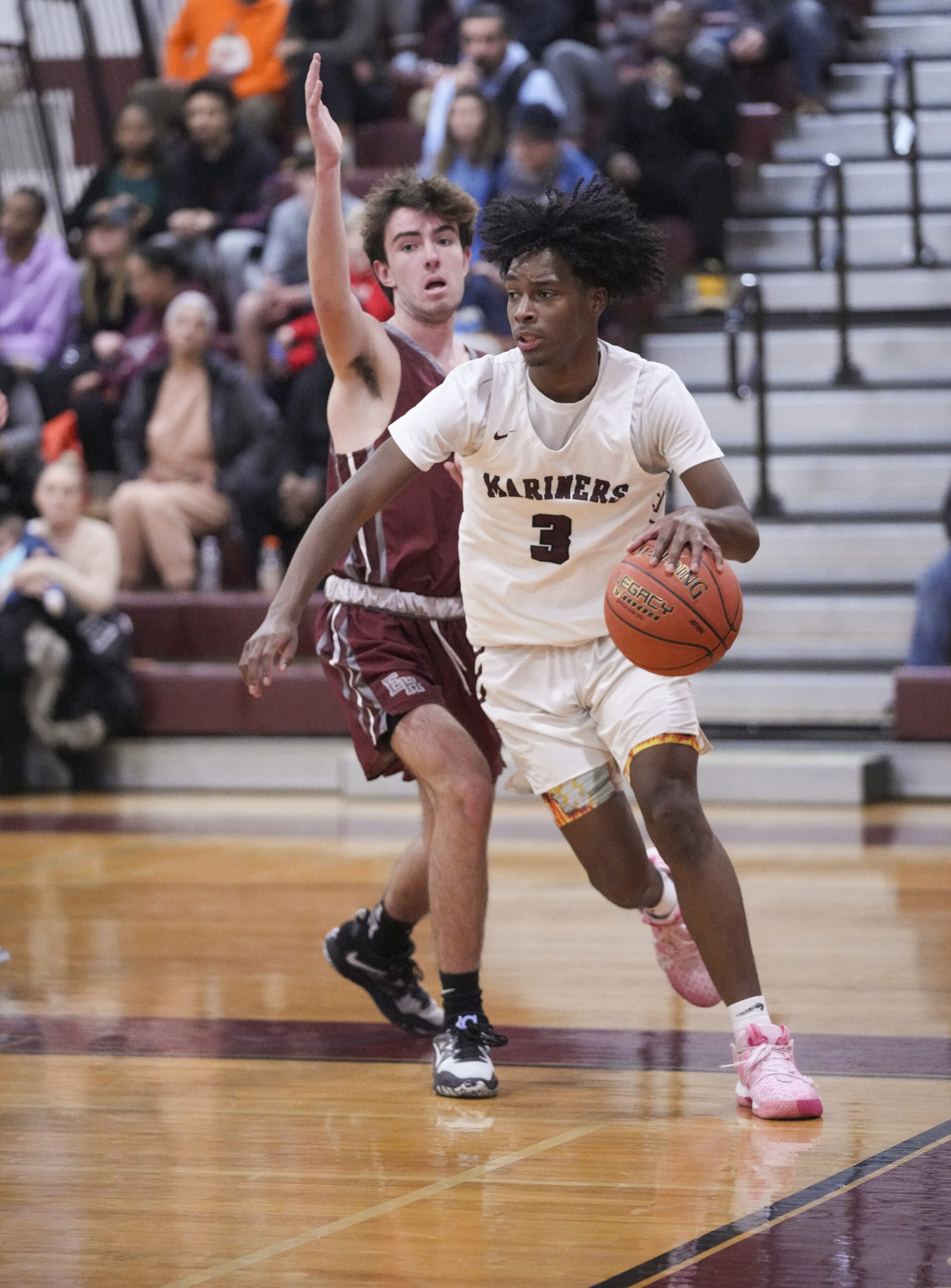 Southampton's Derek Reed scored 39 points in the finals of the Mariner Holiday Classic on Saturday night.    RON ESPOSITO