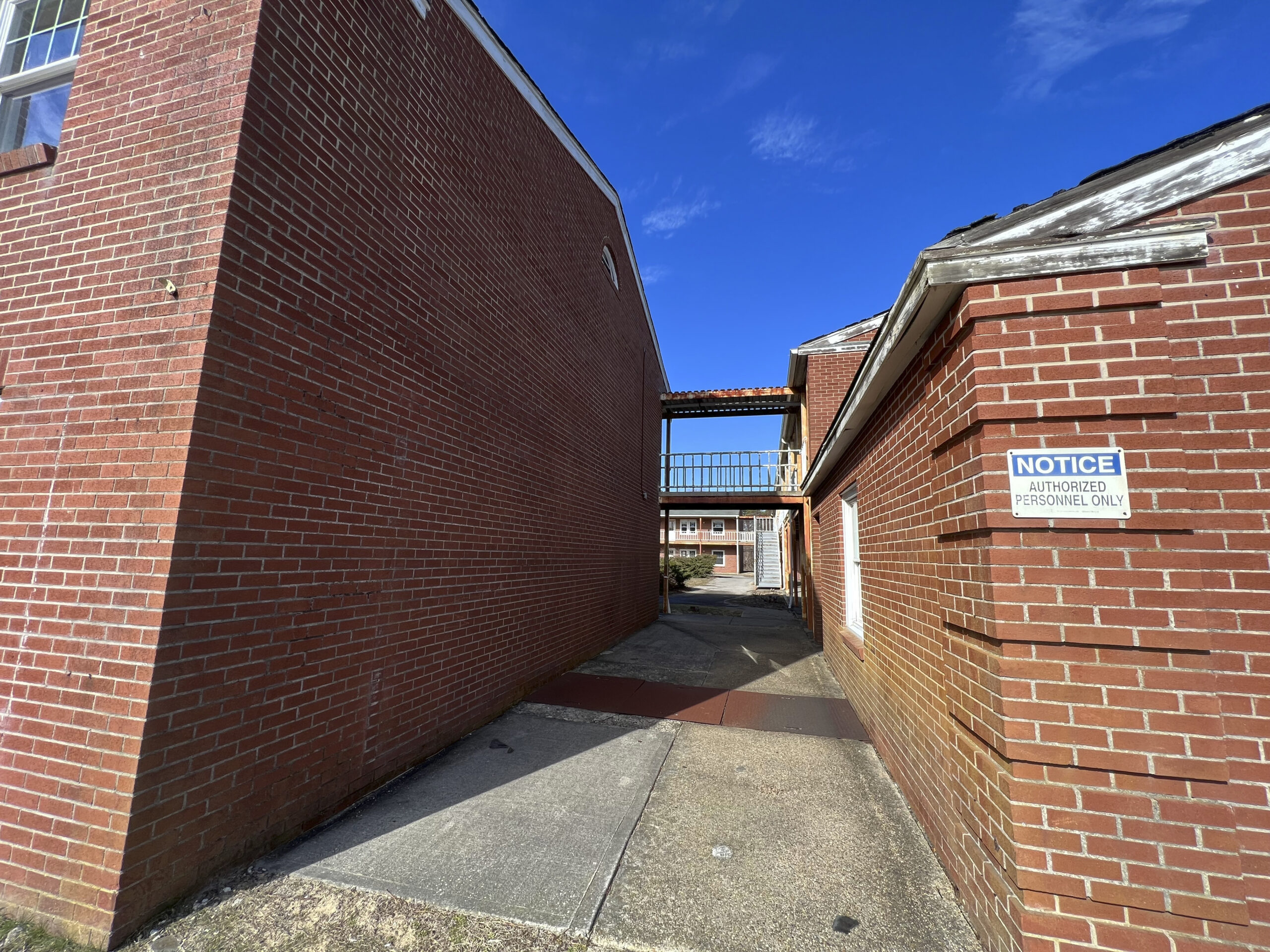 Condemned residence halls at Stony 
Brook Southampton College.  DANA SHAW