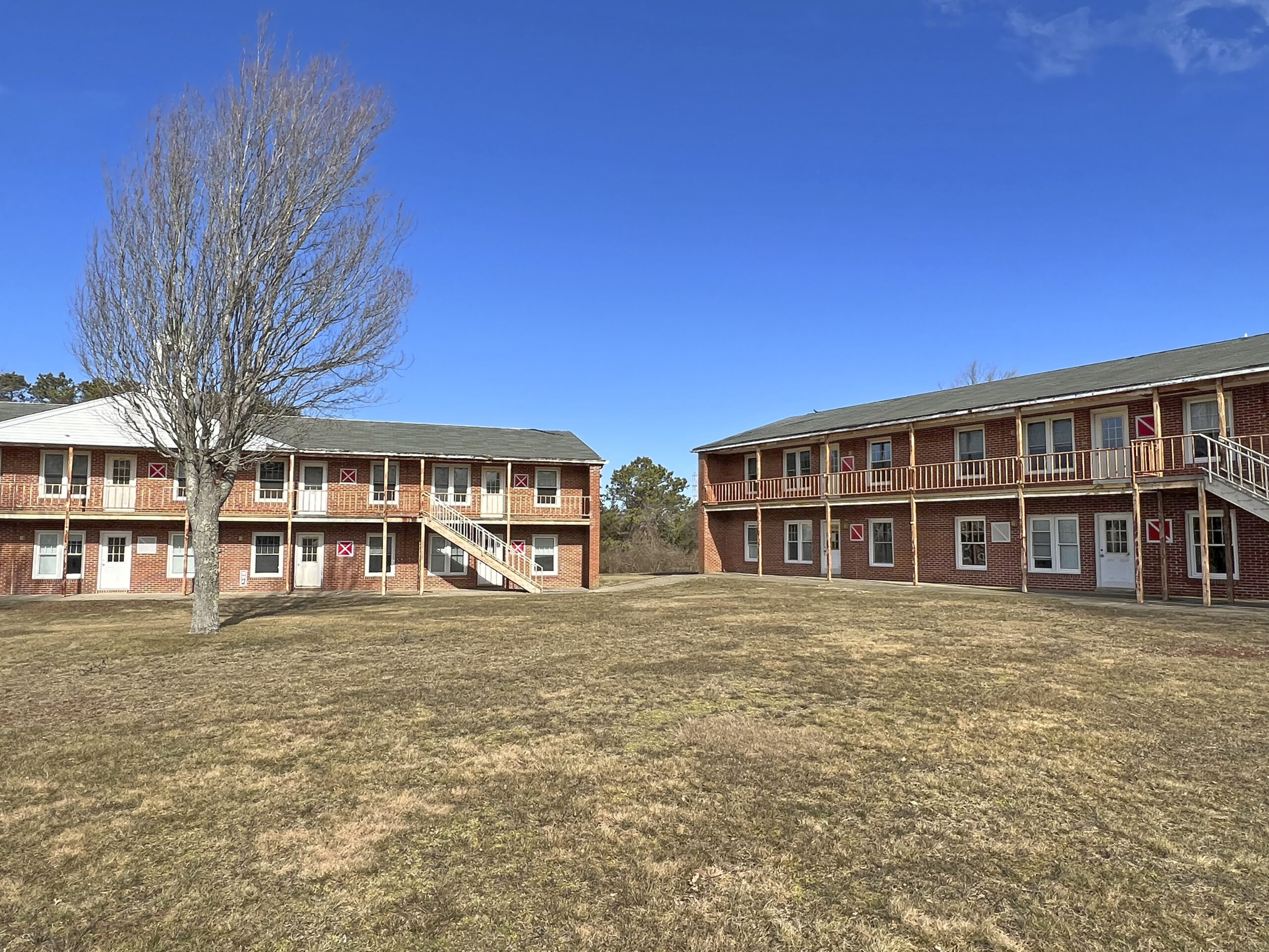 Condemned residence halls at Stony 
Brook Southampton College.  DANA SHAW