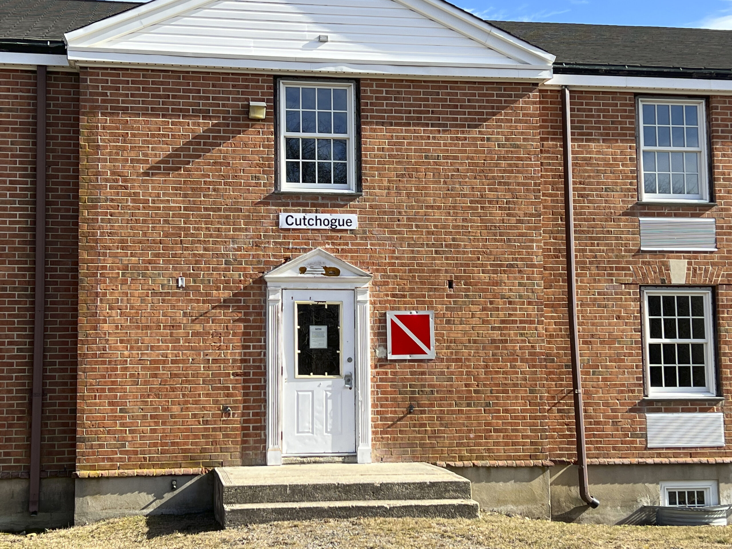 Condemned residence halls at Stony 
Brook Southampton College.  DANA SHAW