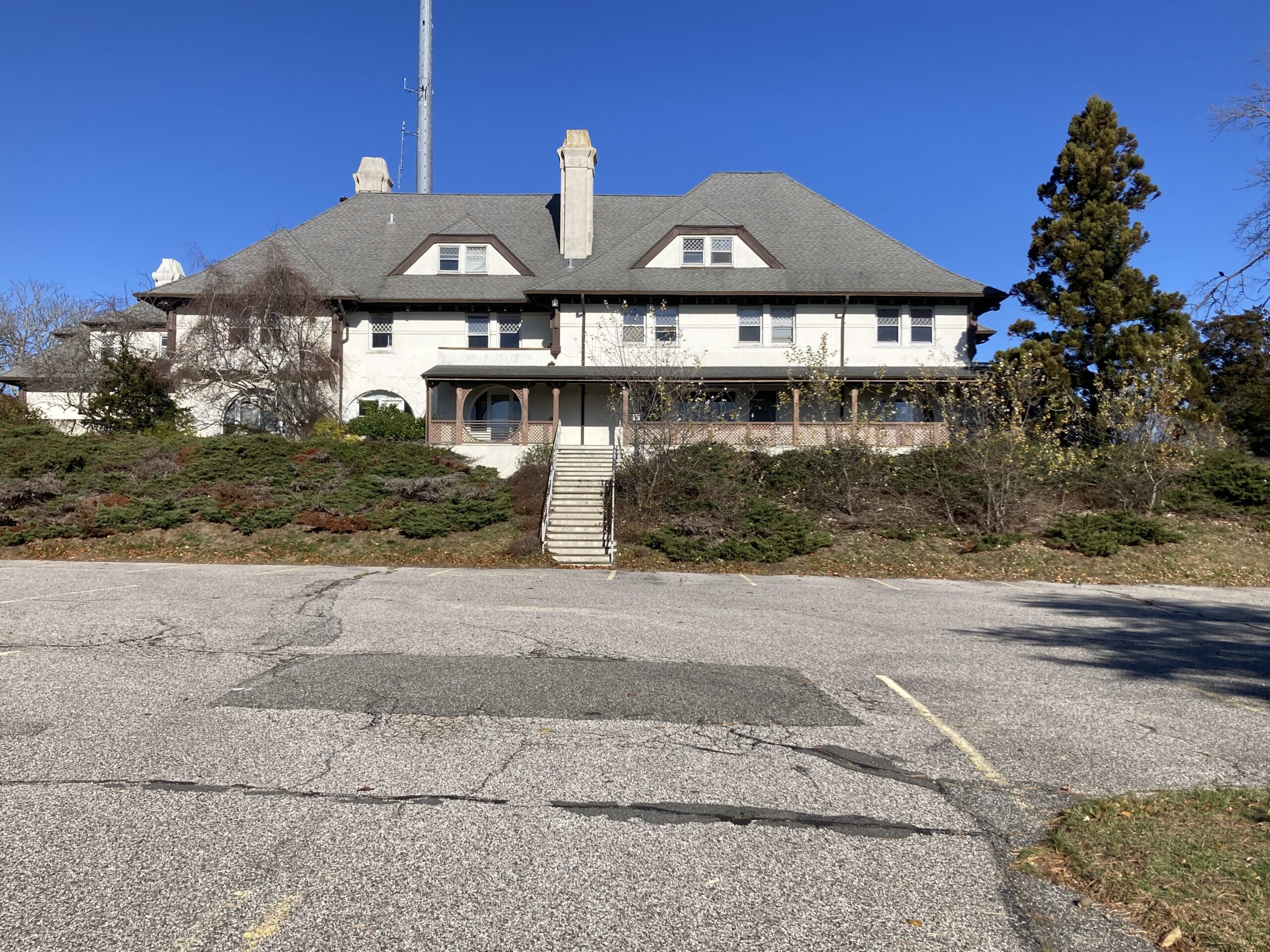 Assemblyman Fred W. Thiele Jr. has called on Stony Brook University to commit to a promised renovation of Southampton Hall at the Stony Brook Southampton campus.