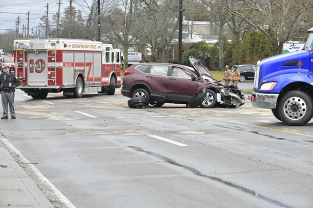 A three- car accident closed County Road 39 in Shinnecock Hills Friday afternoon.    DANA SHAW