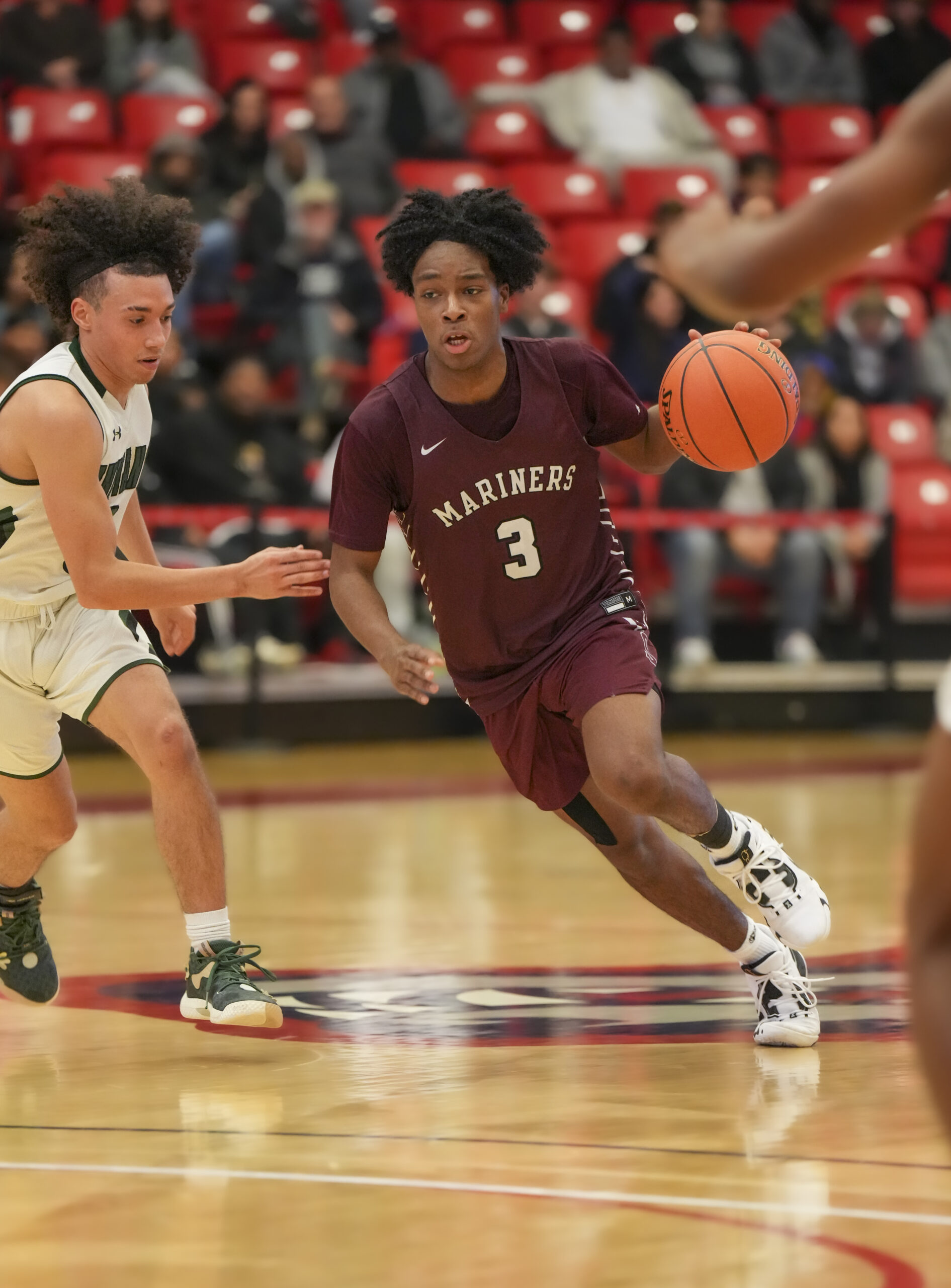 Southampton senior Derek Reed looks to drive to the basket.   RON ESPOSITO