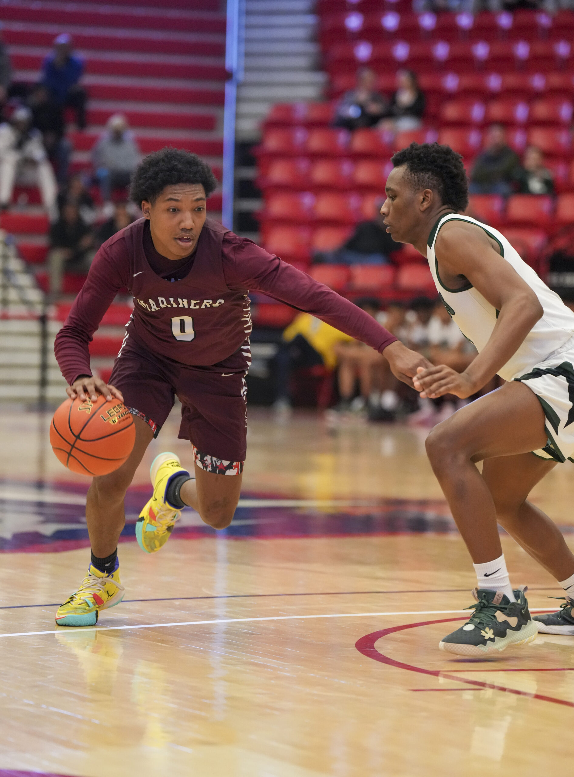 Mariner Naevon Williams dribbles the ball.   RON ESPOSITO