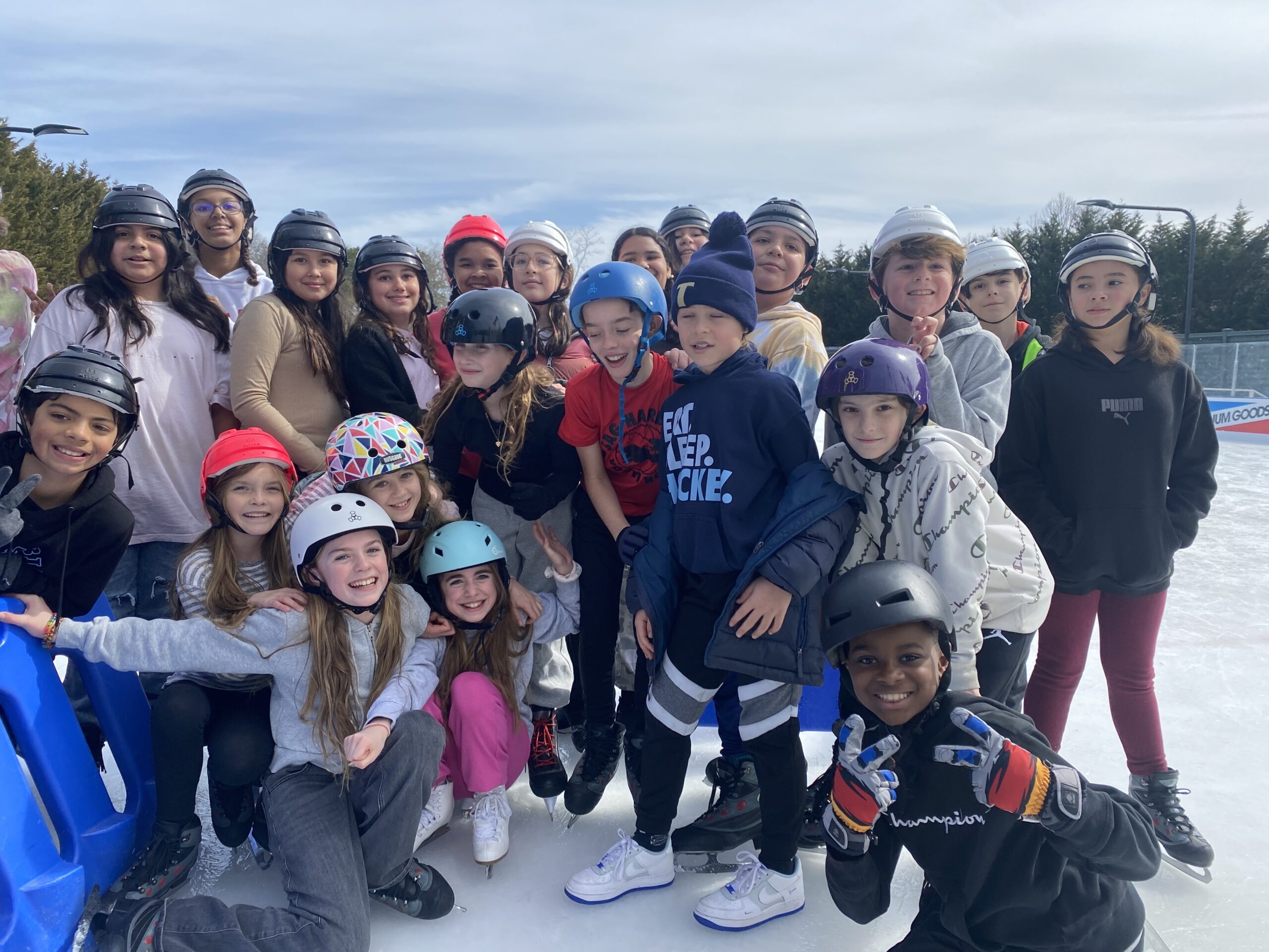 Sag Harbor Elementary’s fifth grade and kindergarten students recently participated in a Buddy Skate field trip to Buckskill Winter Club in East Hampton. COURTESY SAG HARBOR SCHOOL DISTRICT