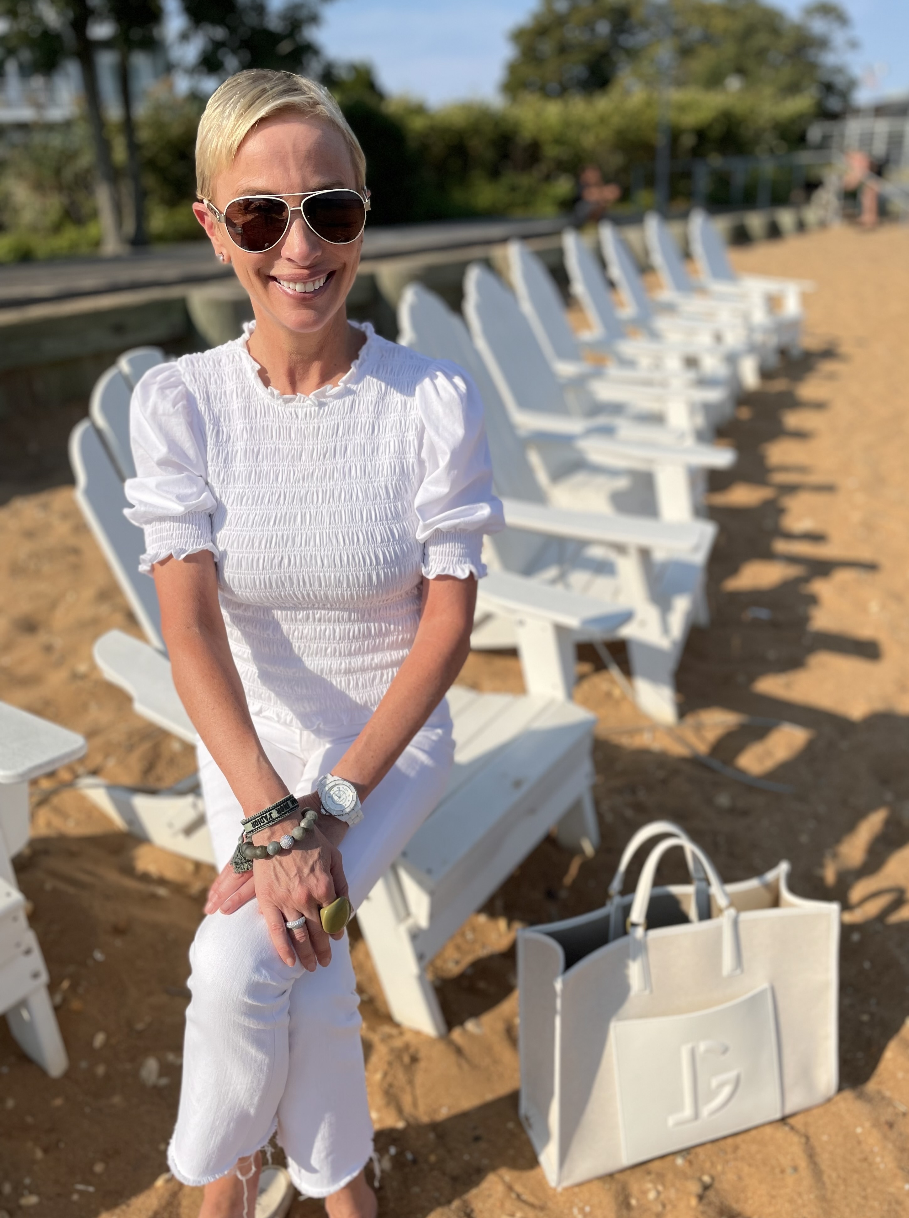Lisa in all white outfit from Veronica Beard in Southampton. Bag is “The Hampton Bag” by Gladstn London.