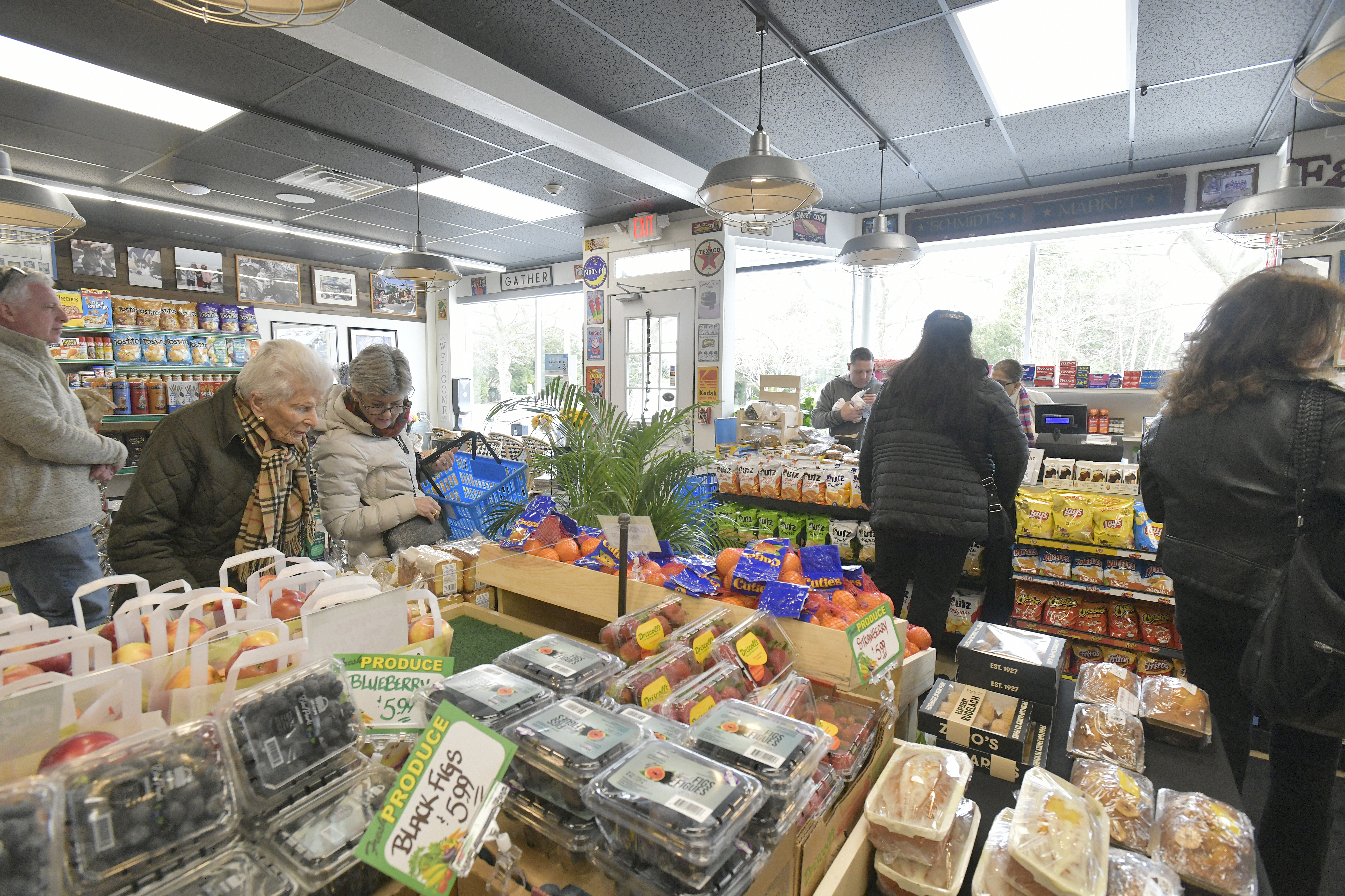 Customers at the opening day of Schmidt's Country Market in Quogue on March 31.  DANA SHAW
