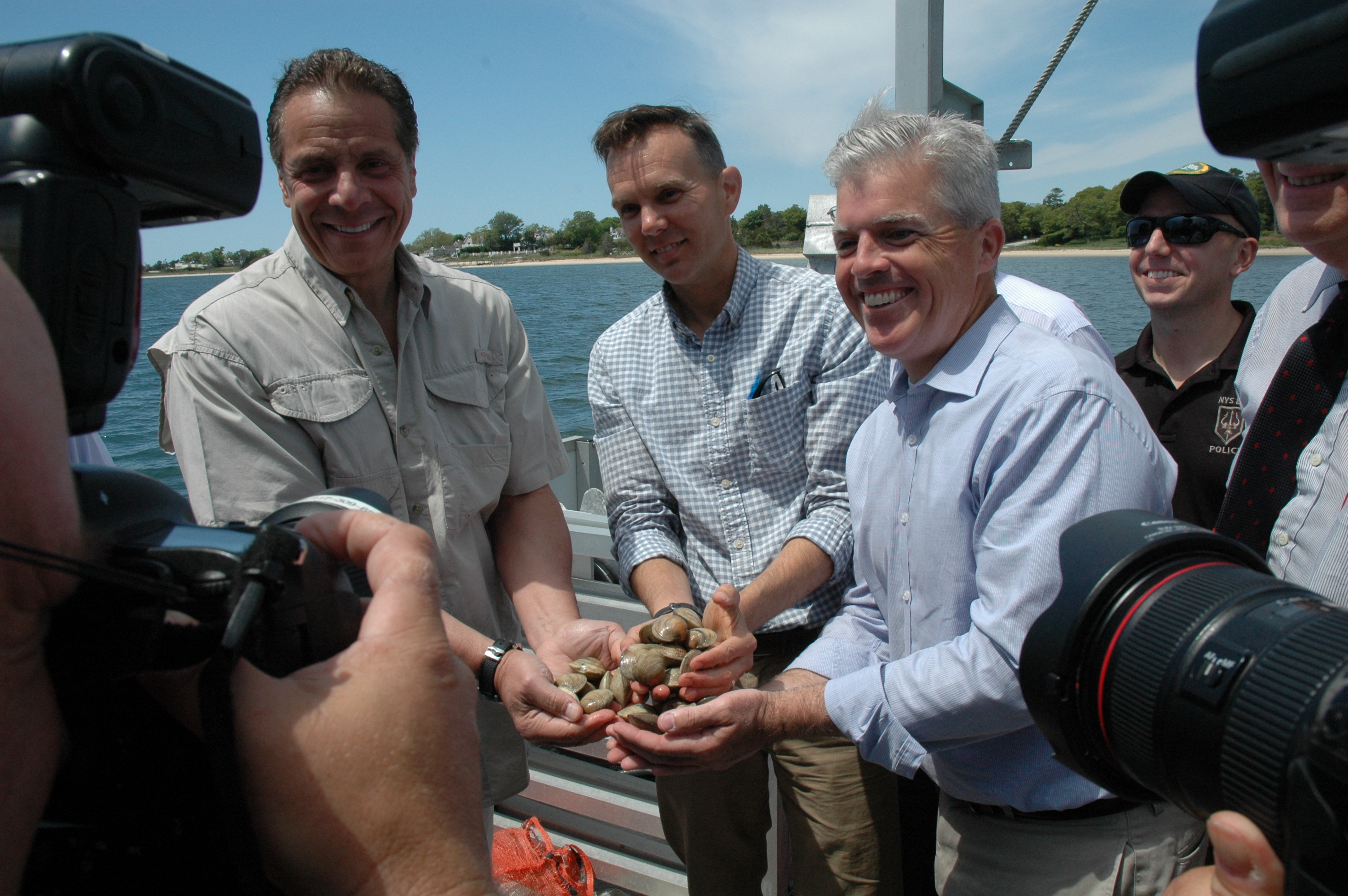 Governor Andrew Cuomo, Dr. Chris Cobler and Suffolk County Executive Steve Beeline with seed clams.