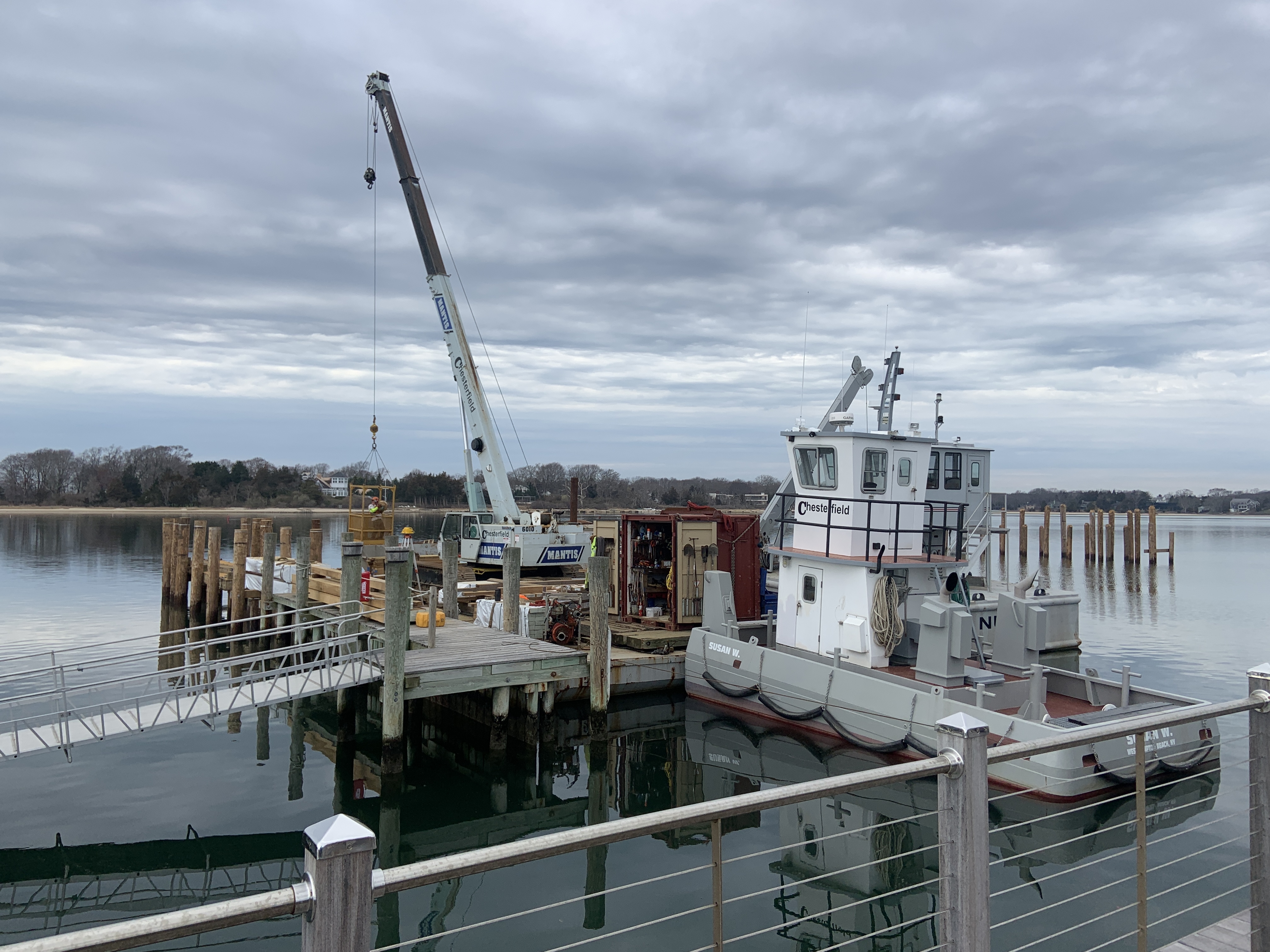 Chesterfield Associates is installing new transient docks off the west side of Long Wharf in Sag Harbor. STEPHEN J. KOTZ