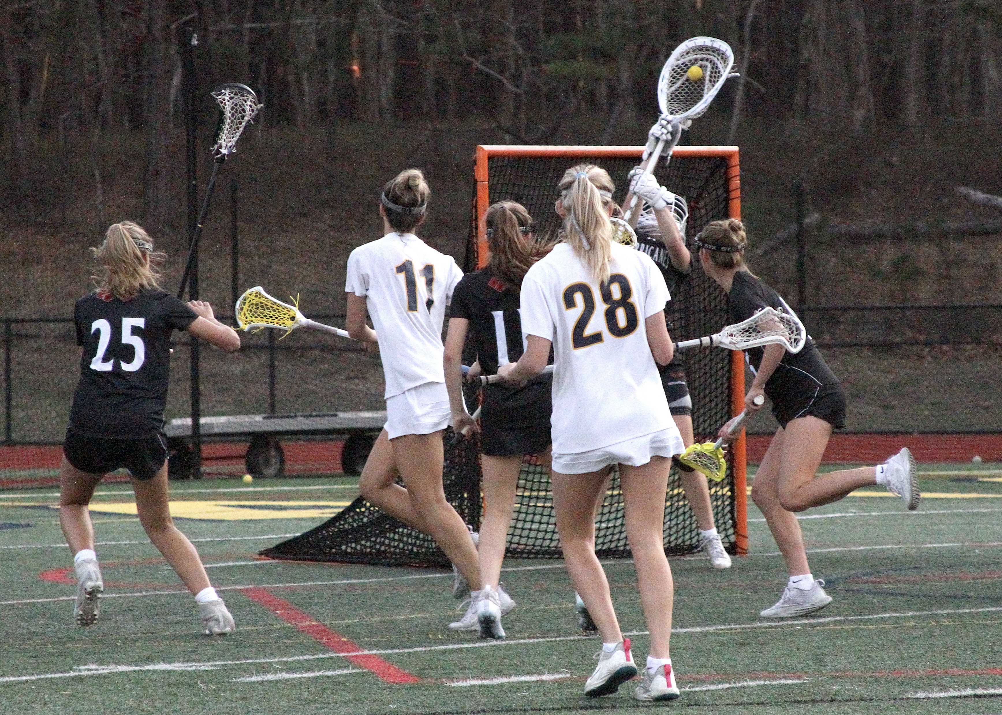 Sophomore goalkeeper Maya Farnan reaches for a save. DESIRÉE KEEGAN