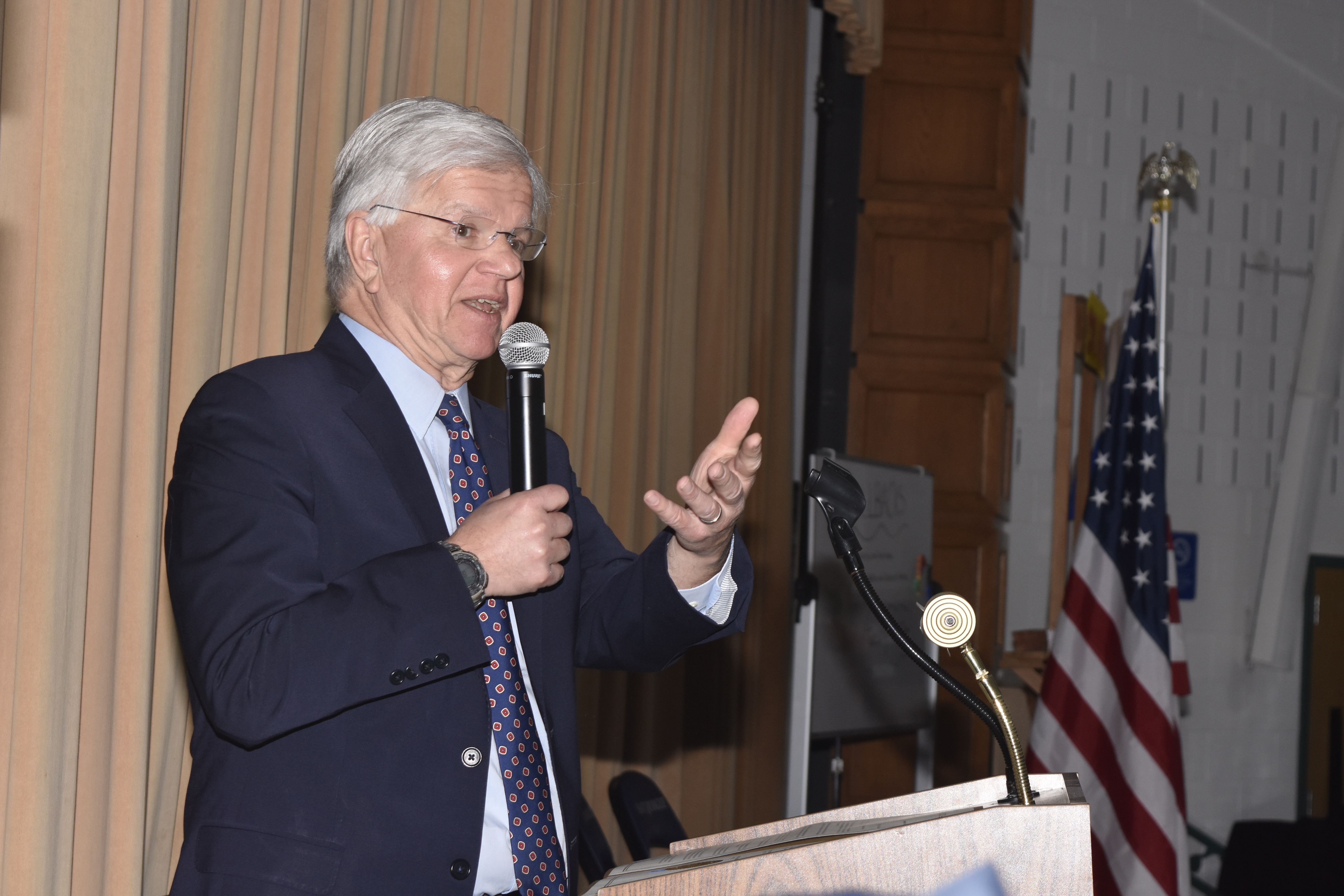 State Assemblyman Fred W. Thiele Jr. speaks.   DREW BUDD