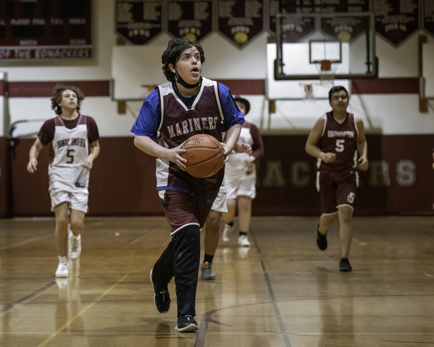 Mariner Prescott Shene brings the ball down the court.   MARIANNE BARNETT