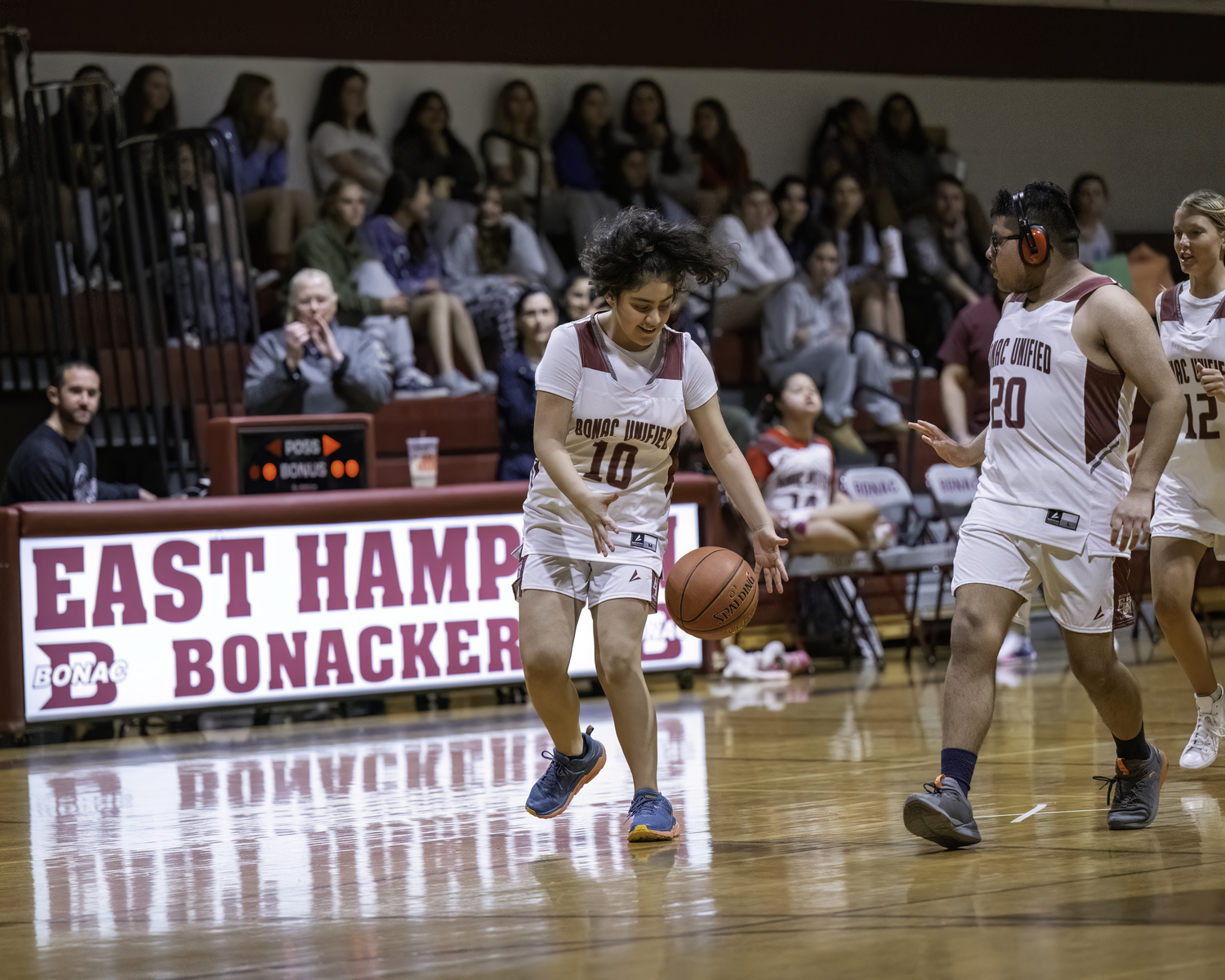 East Hampton's Brianna Zambrano brings the ball down the court.   MARIANNE BARNETT