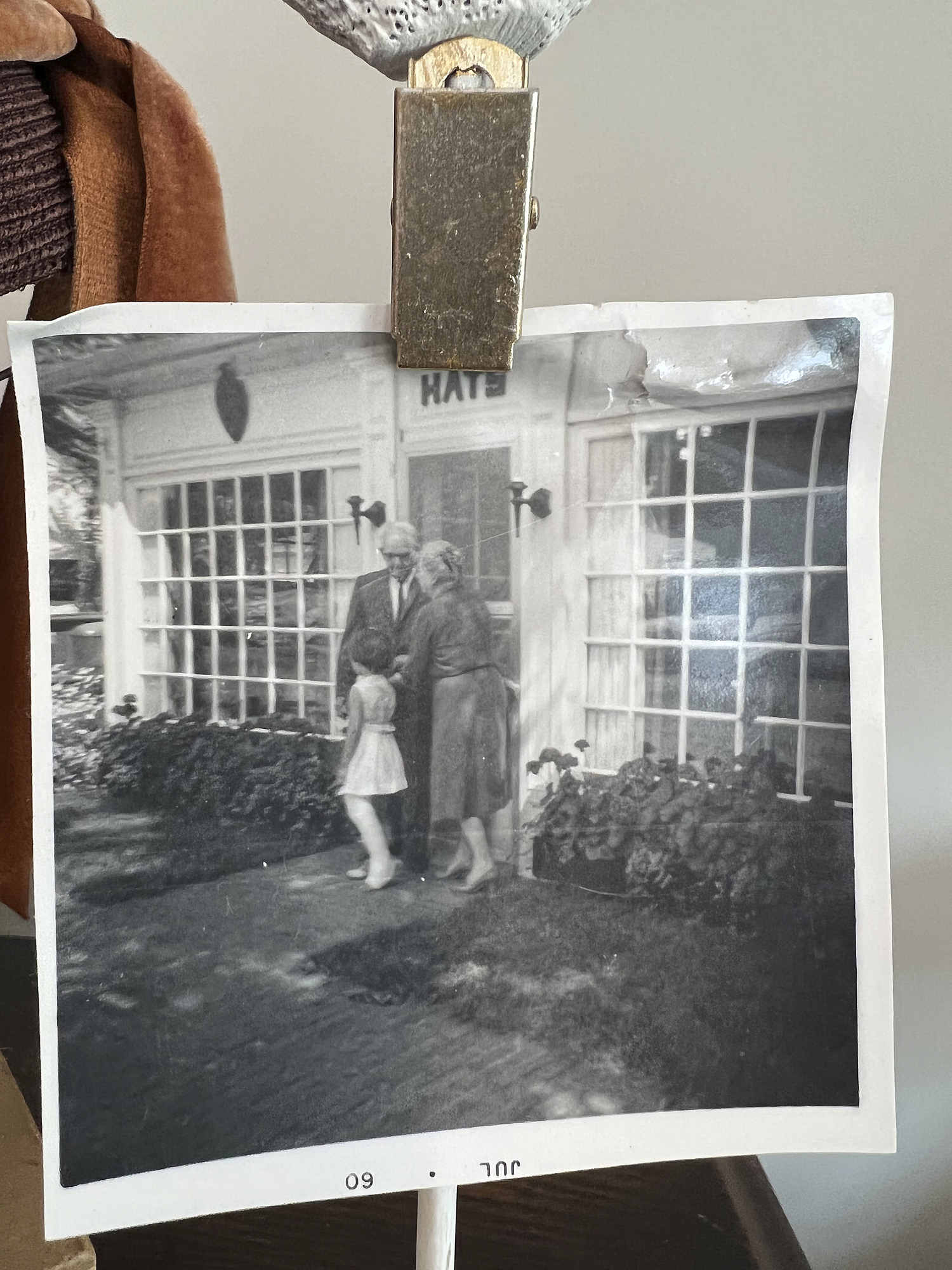 The King's in front of the Hat Shop in 1960.