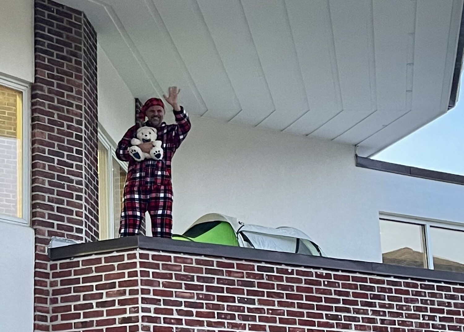 Tuckahoe Common School District Superintendent Leonard Skuggevik spent a night on the roof of the Middle School to celebrate his students reaching their reading goals for the year. Wearing a traditional nightcap, Skuggevik read the students a bedtime story using Google Classroom.  The following morning, the entire school and staff gathered on the front lawn to greet Skuggevik with a cheerful 