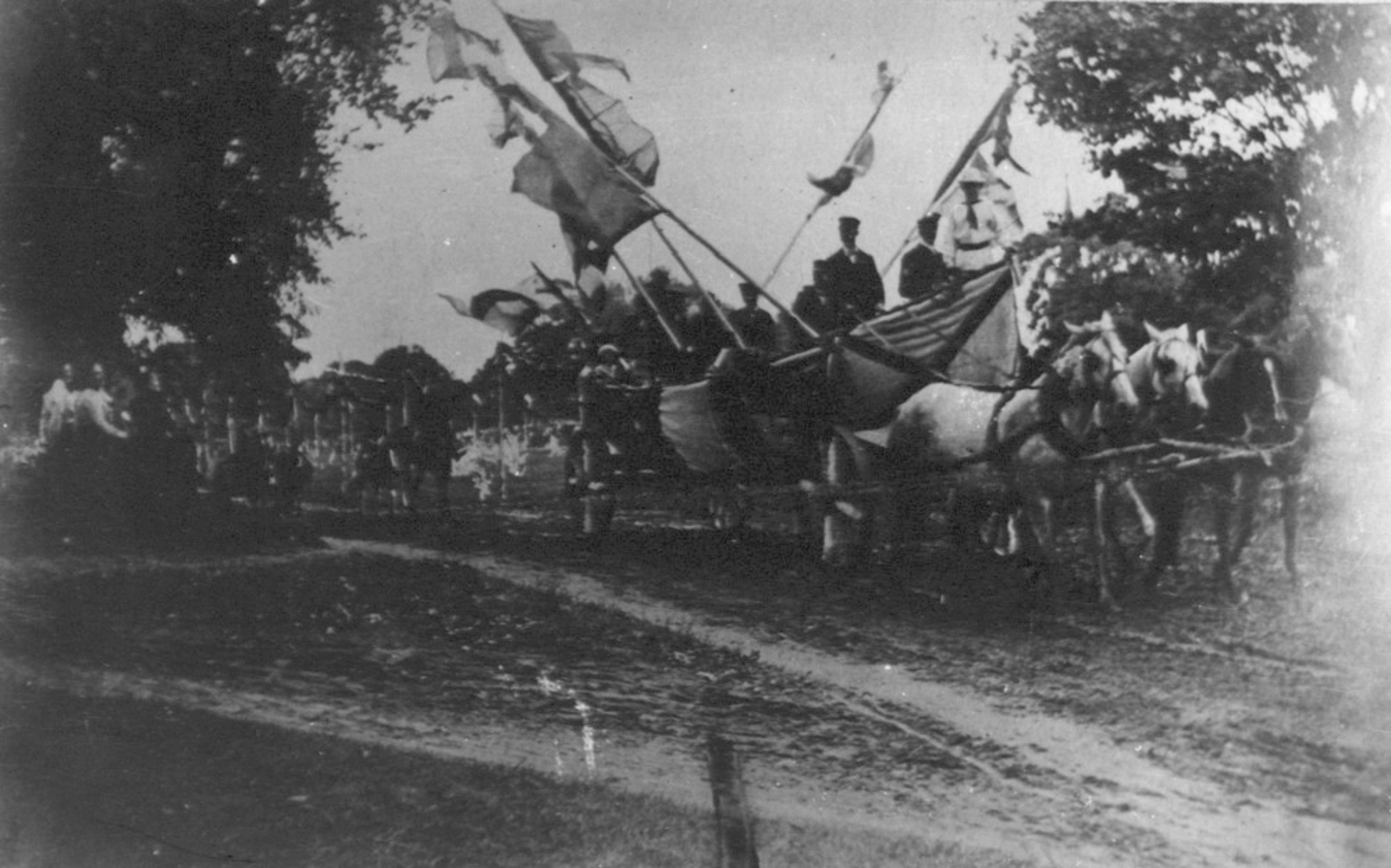 A photograph from the parade held in celebration of East Hampton Town's 275th anniversary in 1923. 
COURTESY OF THE EAST HAMPTON LIBRARY LONG ISLAND COLLECTION