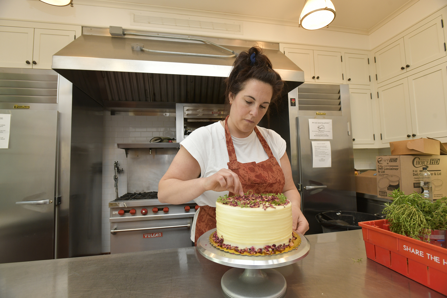 Jamie Pancella at work on a cake in the kitchen of St. Luke's Episcopal Church in East Hampton.   DANA SHAW