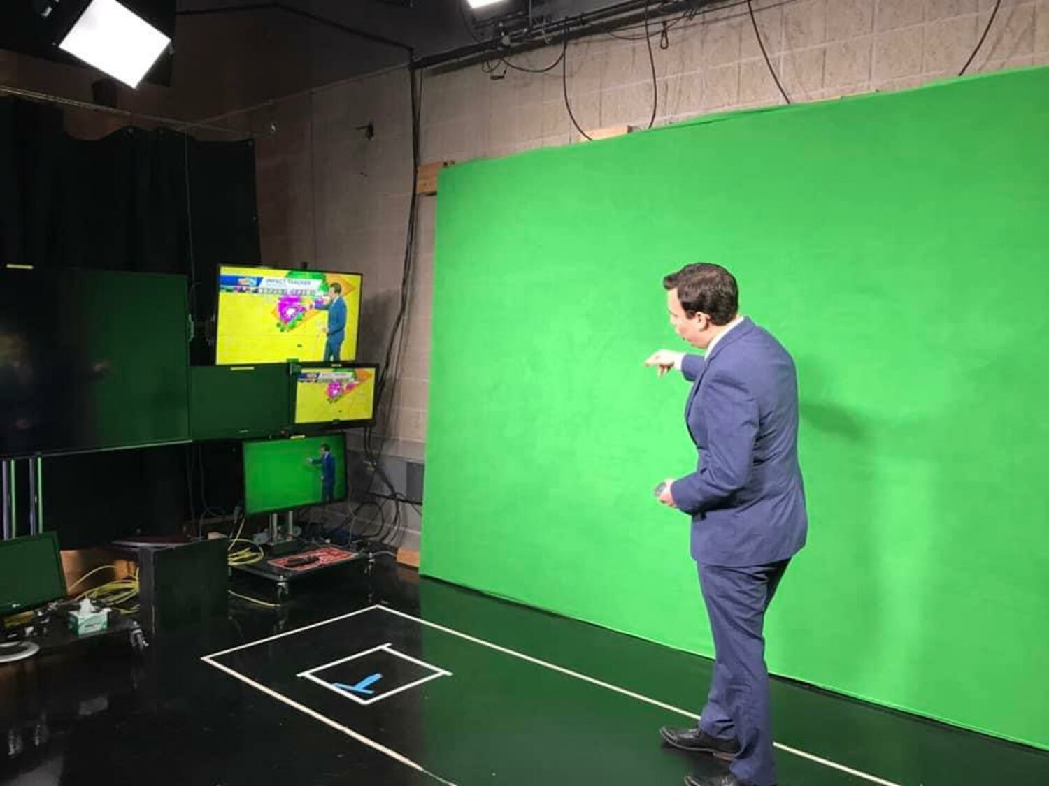 Chris Gloninger giving a weather report, using the green screen, at KCCI in Des Moines, Iowa, in August 2022. COURTESY CHRIS GLONINGER