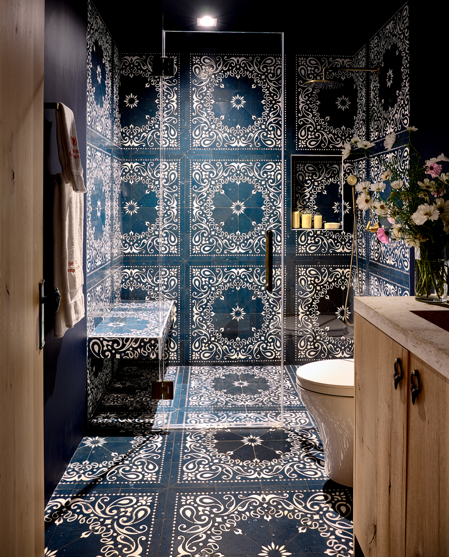 An exploded bandana motif adds a wow factor to the guest bath. WILLIAM WALDRON