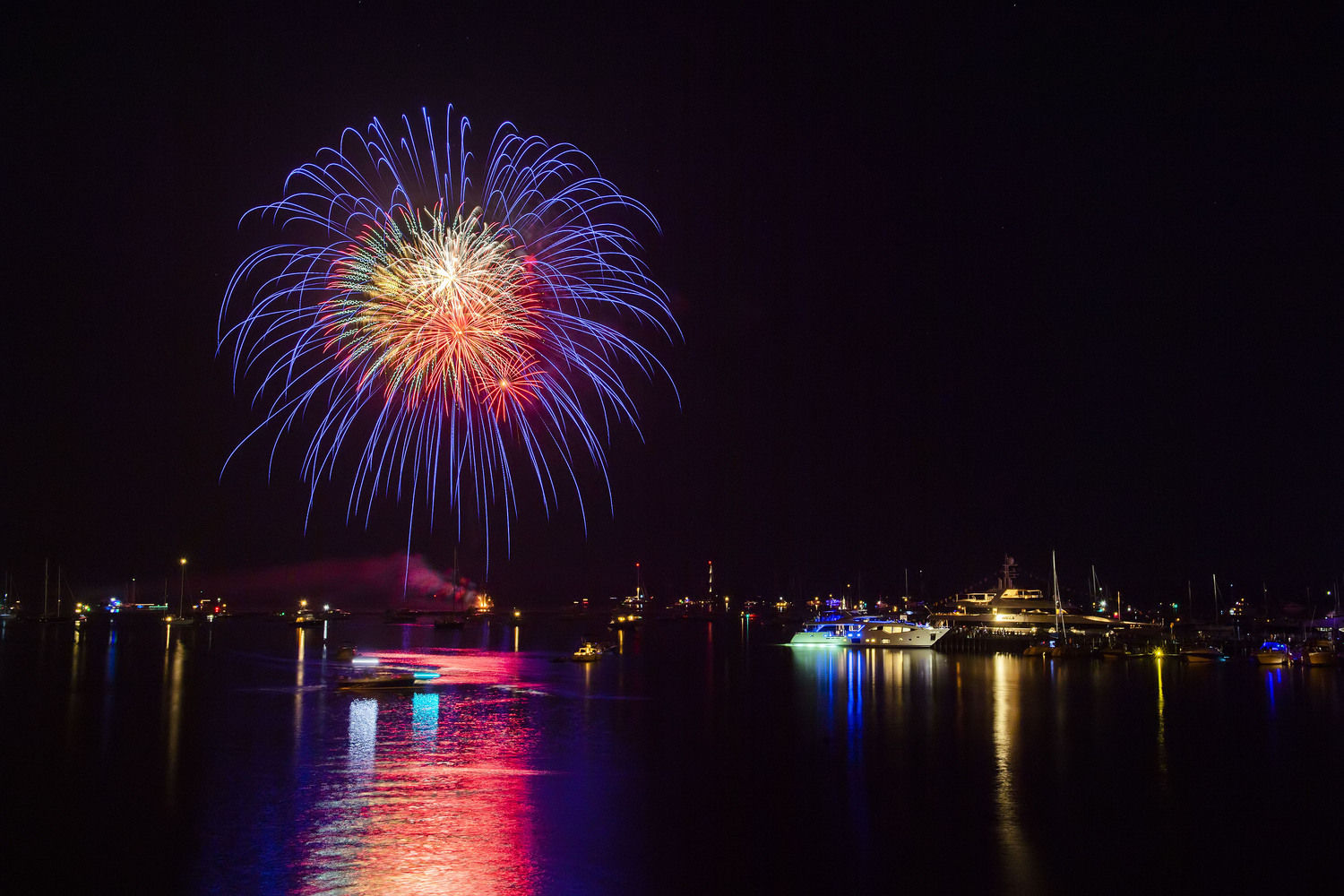 Sag Harbor Yacht Club Quietly Sponsors Fourth of July Fireworks 27 East
