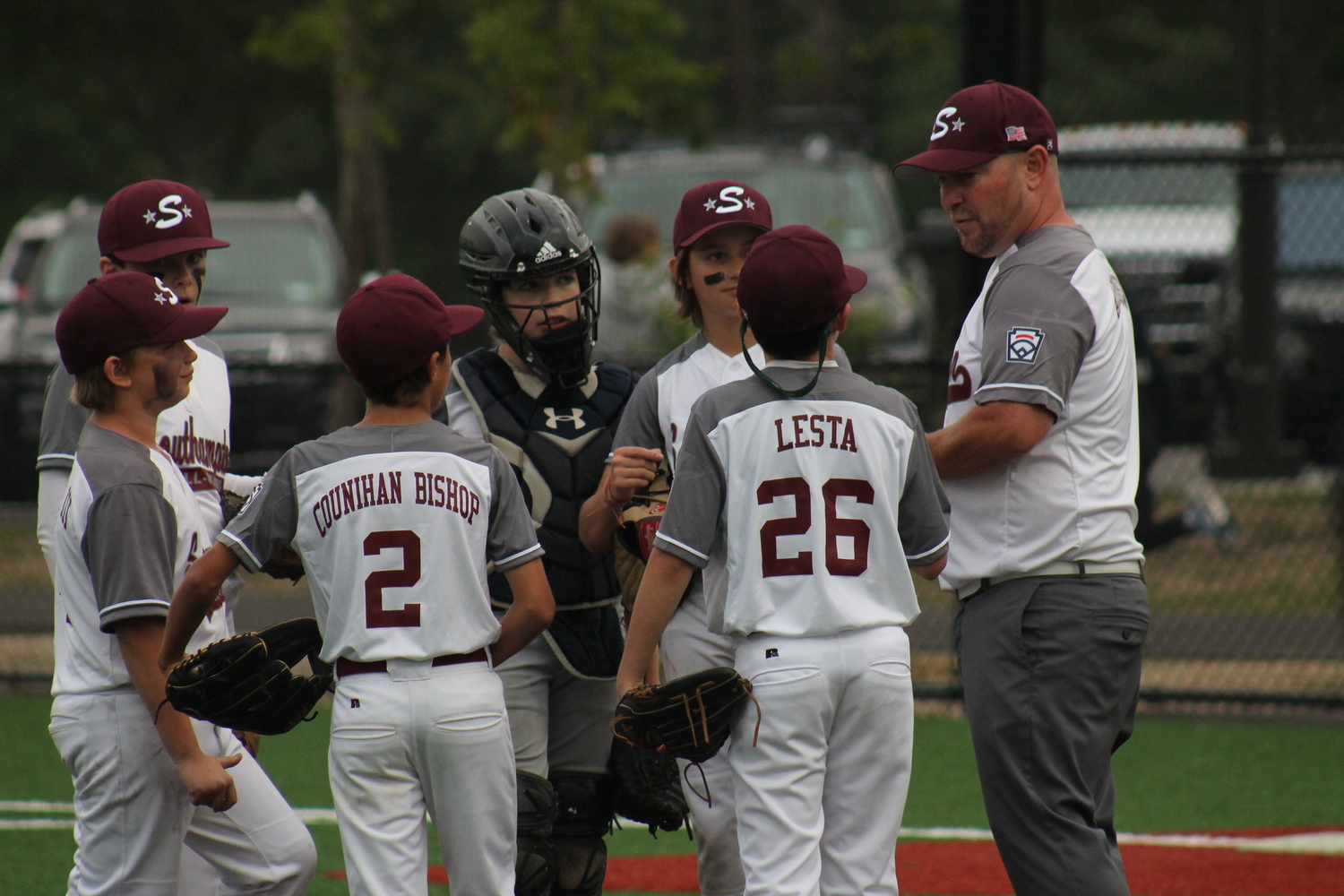 Scott Armusewicz talks to his players during a mound visit.  KRIS VINSKI