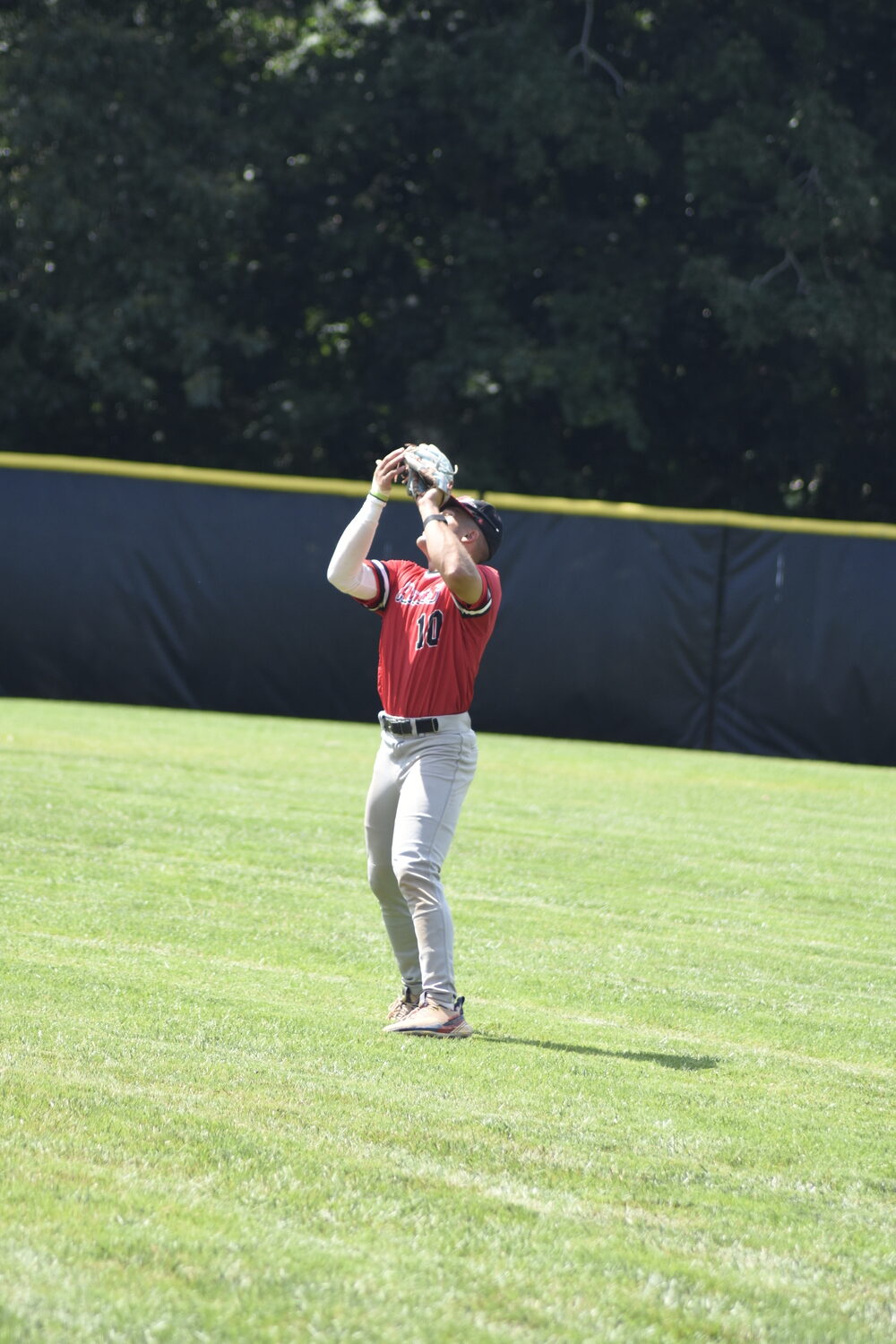 Aviators second baseman Matt Torres (Dickinson) catches a fly ball in shallow right field.    DREW BUDD