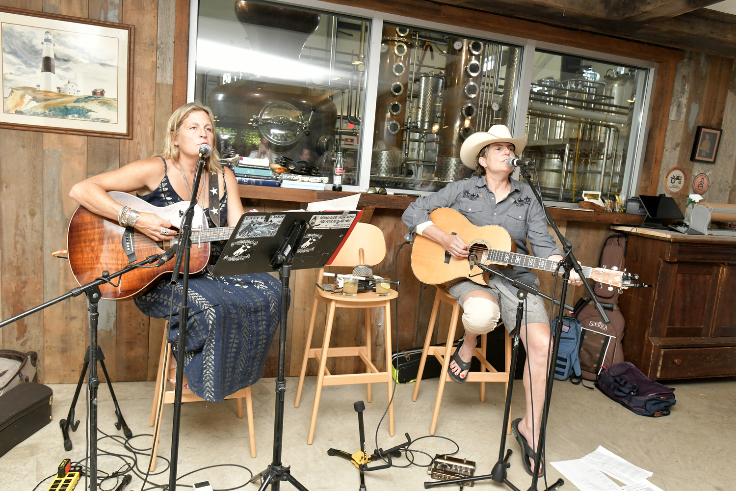 Nancy Atlas and Inda Eaton perform.