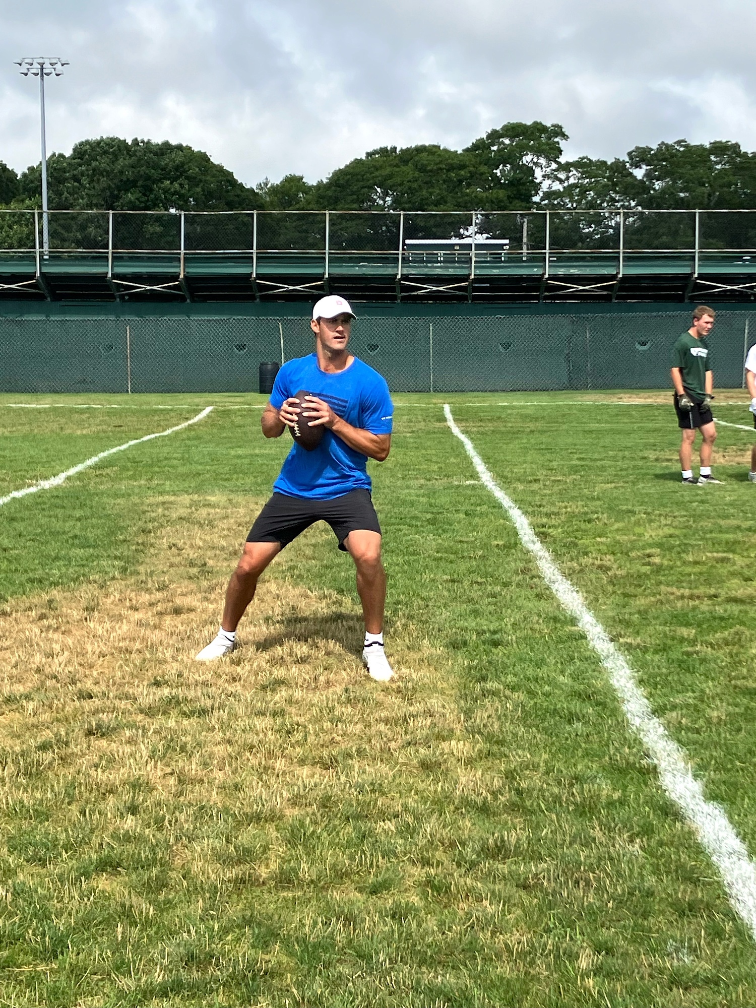 WATCH: Eli Manning and Daniel Jones showcasing their football skills with  kids at Westhampton Beach