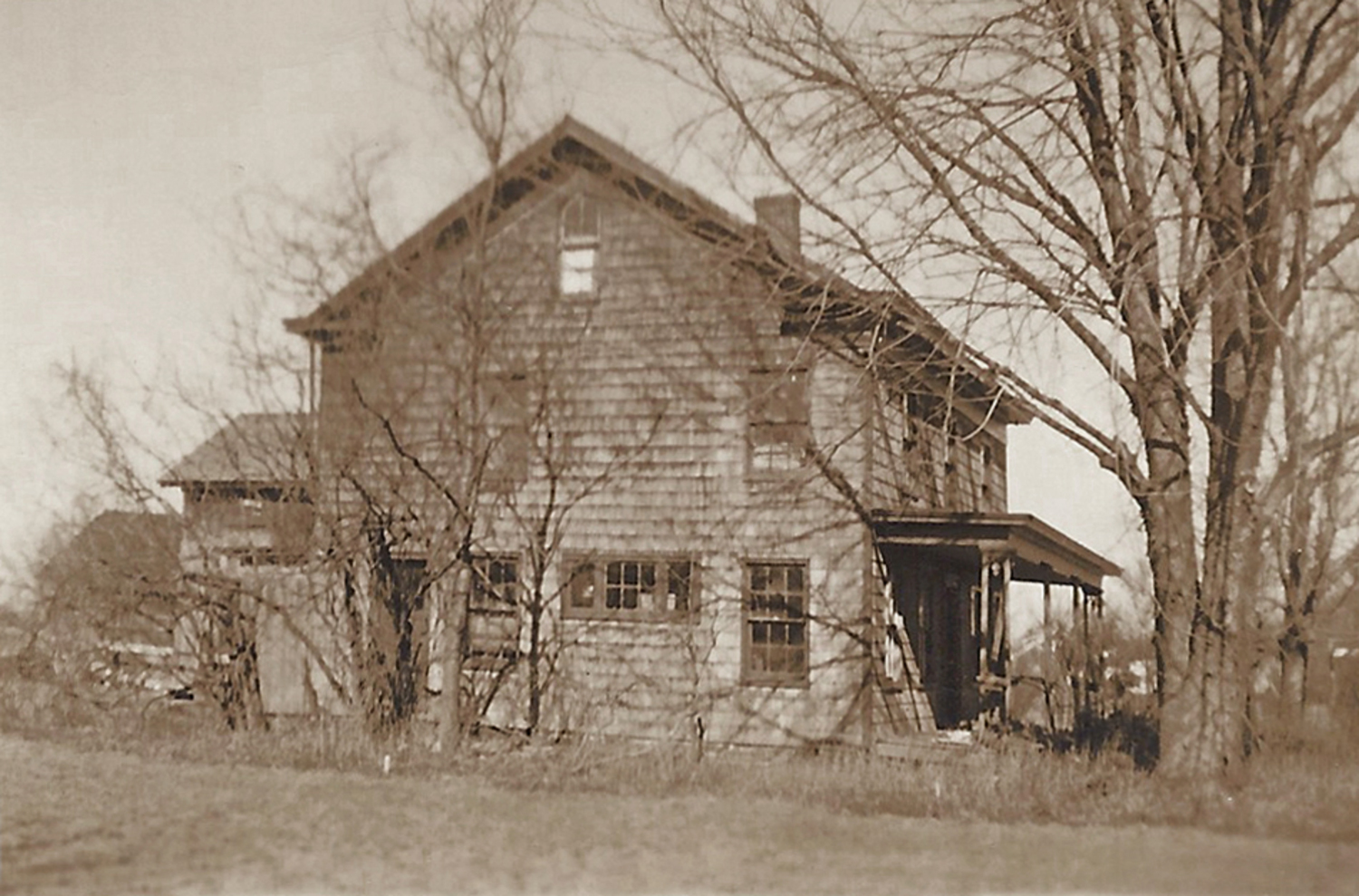 An old photo of the farmhouse that became the Alex Ferrone Gallery.     COURTESY ALEX FERRONE