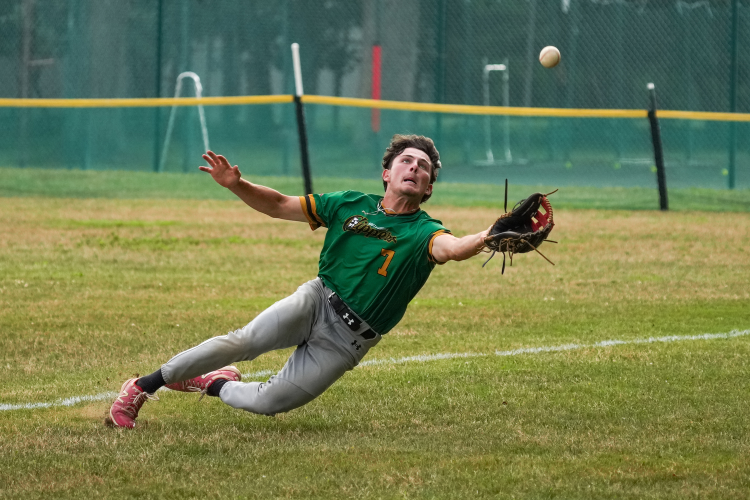 South Shore Clipper Joe Hackal (St. Josephs) went all out for this catch in foul territory.   RON ESPOSITO