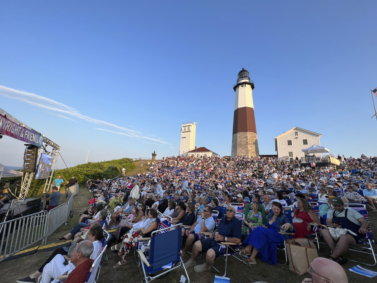 The crowd at the Montauk Lighthouse.