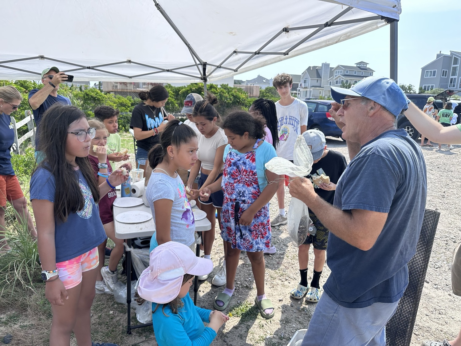 Cornell Cooperative Extension aquaculture specialist Kim Tetrault teaches volunteers about oysters. JOHN PAUL FERRANTINO