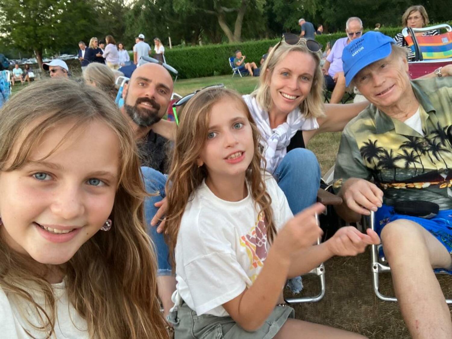 Lester Jary Elliston, right, with his daughter, Rebecca, son-in-law, Oren, and his granddaughters, Yael and Naama. COURTESY REBECCA GOREN