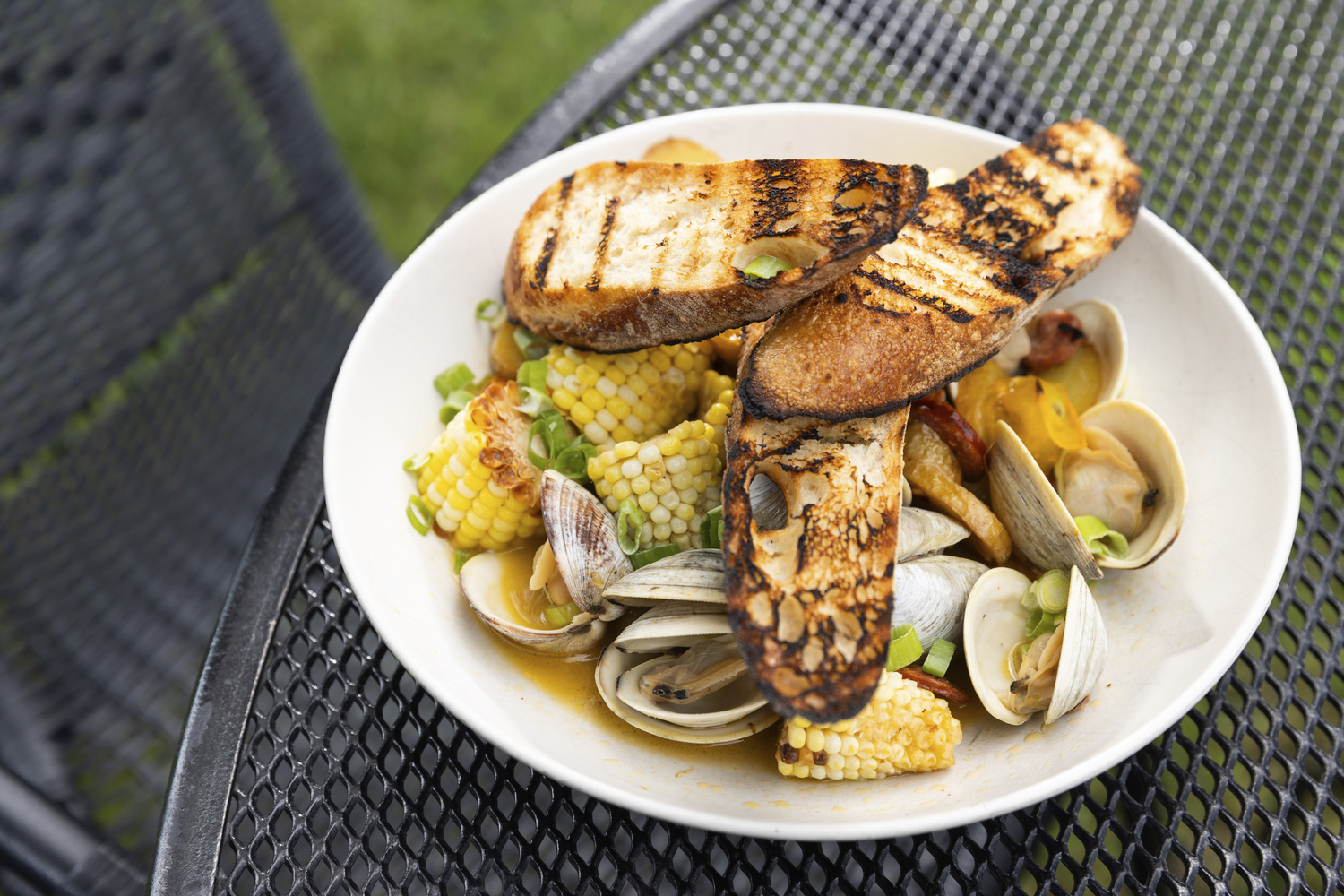 The  Long Island Clam Boil.                      CONOR HARRIGAN