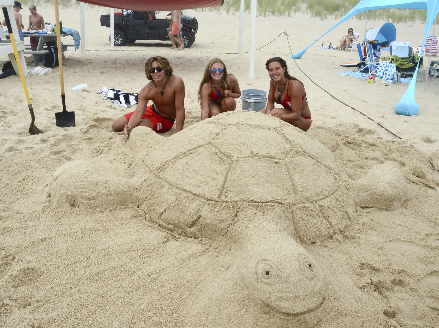 Olly Maio, Orla Dolan and Lexi Parsons with their turtle.