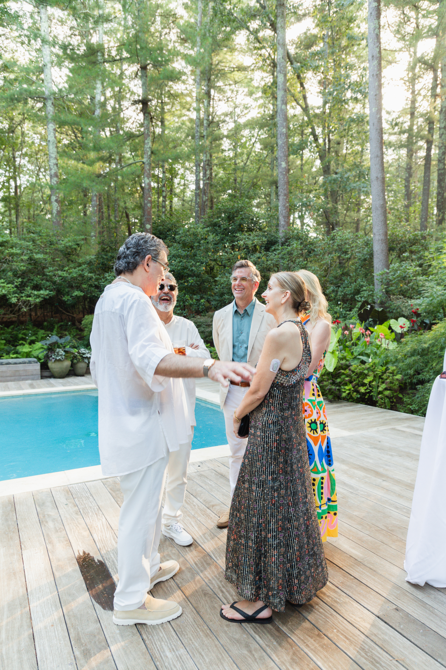 Poolside chat with Charles Fischler, Christine Schoning, Raj Chawla and Kirsten and David Cunningham. COURTESY HARMONIA INC.