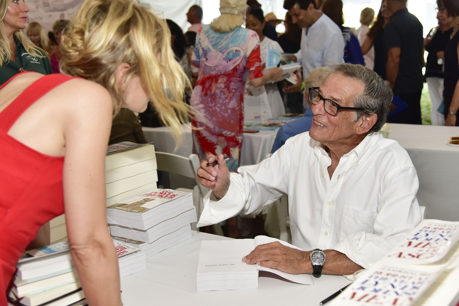 Robert Caro talking to a fan at Authors Night. EUGENE GOLOGURSKY