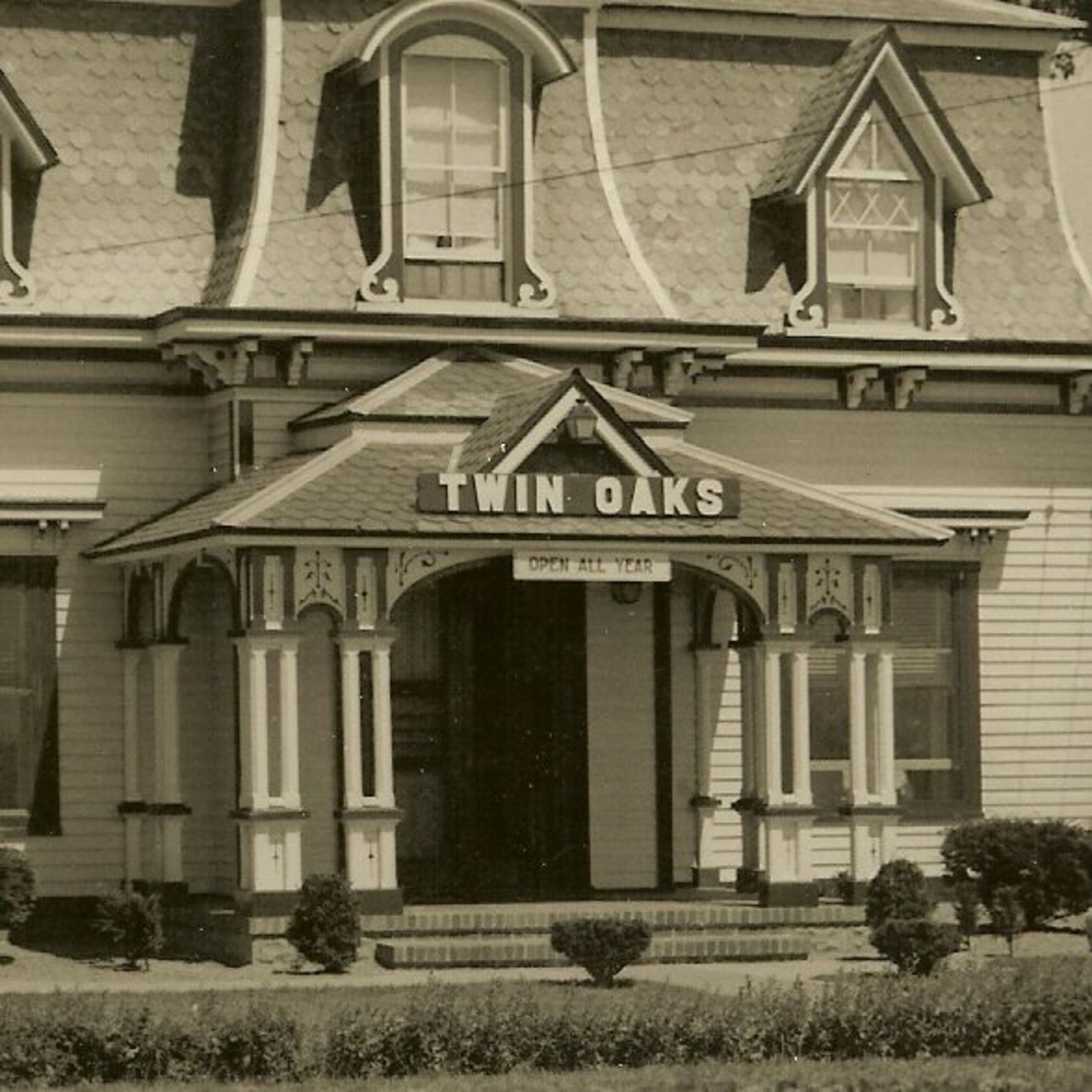 The Dimon house when it served as the Twin Oaks.