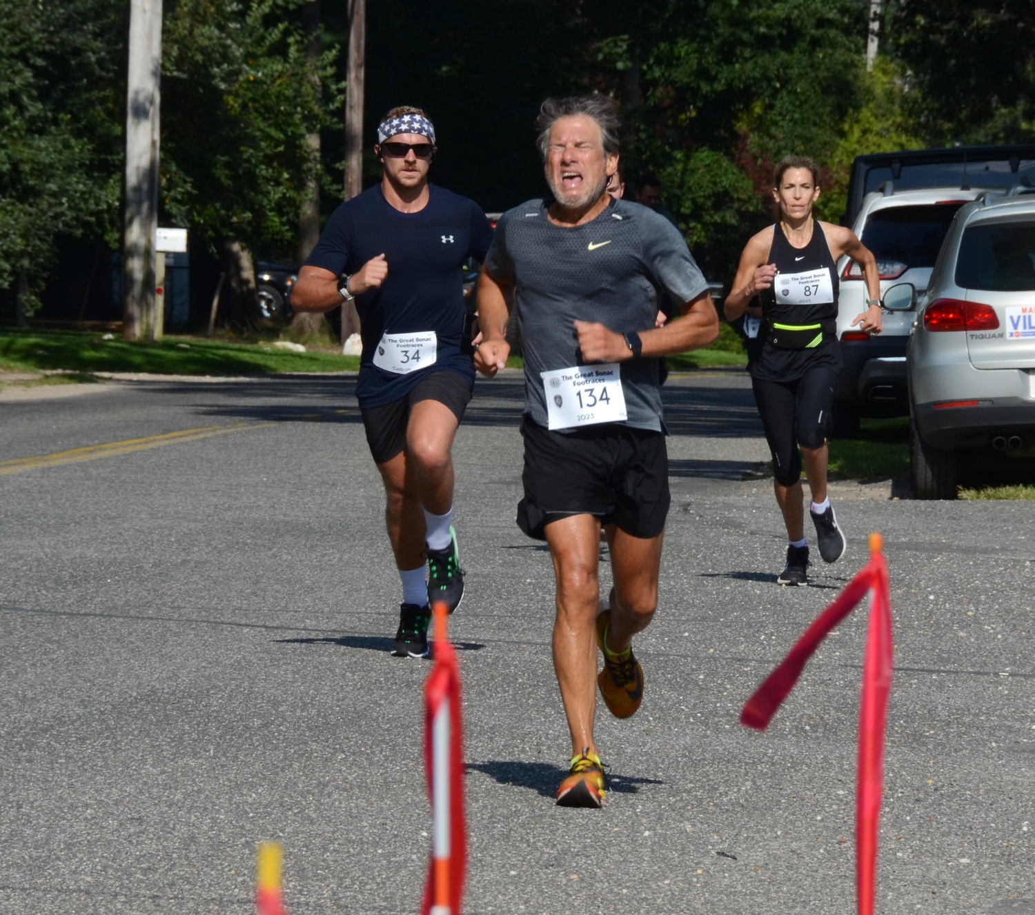 Jeffrey Kaplan leads a pack of runners toward the finish line.   KYRIL BROMLEY