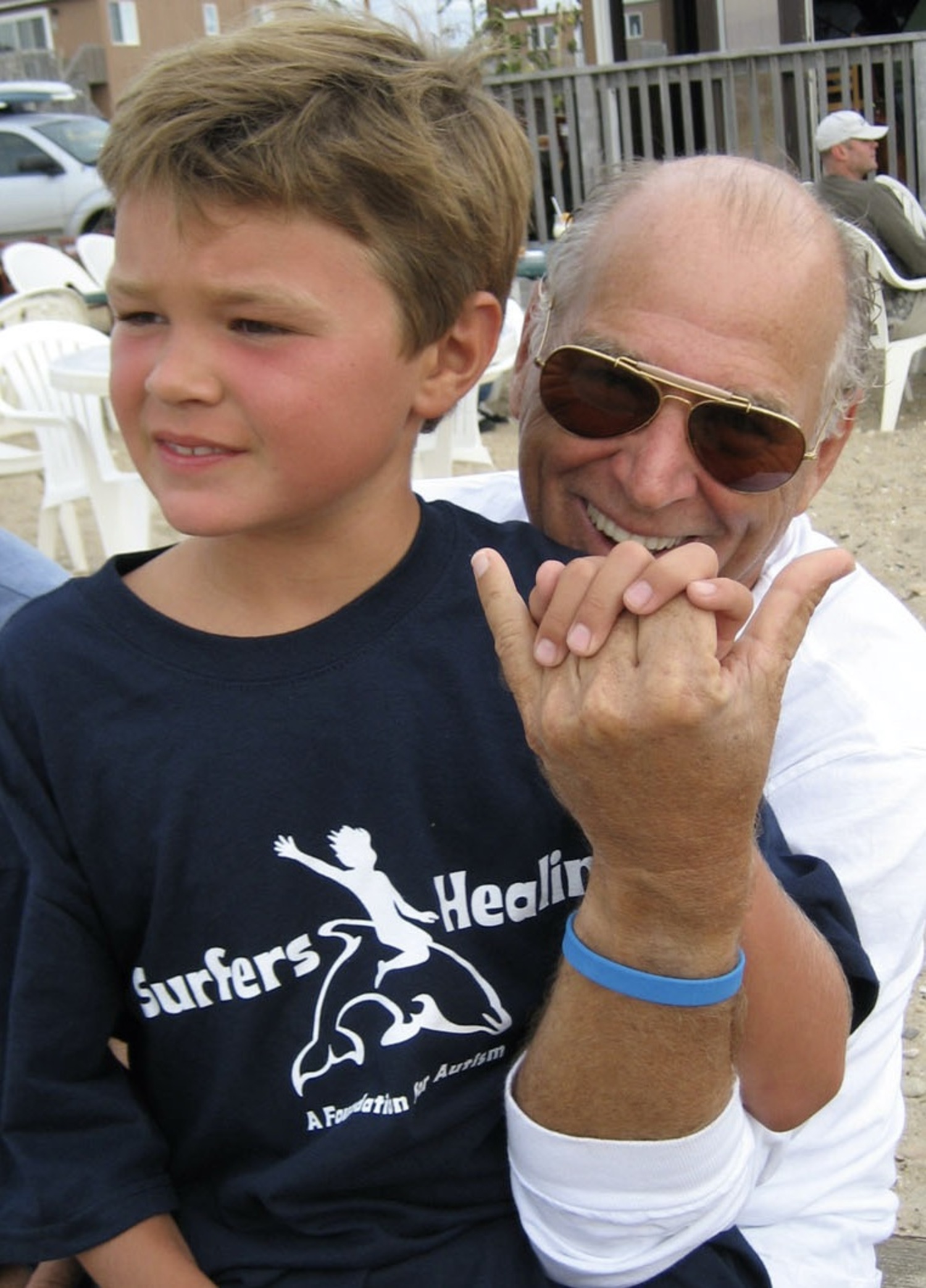 Dylan with Jimmy Buffett in 2007.